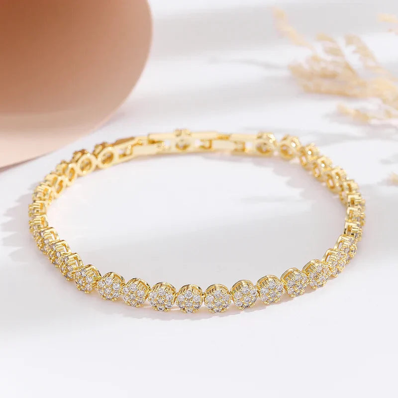 Bracelet in White Color by - Trendy Women Bracelet TLE4413