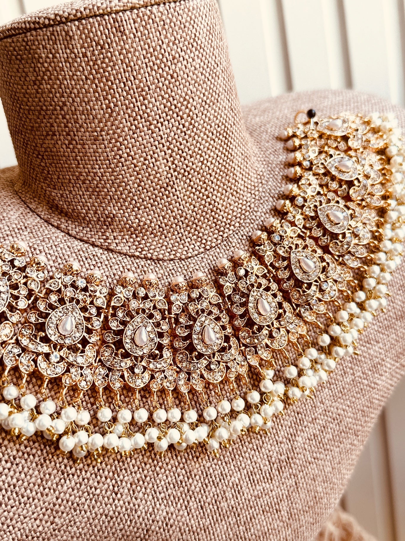 Jewelry Set in Off-white Color by - Trendy Women Jewelry Set YXA2127