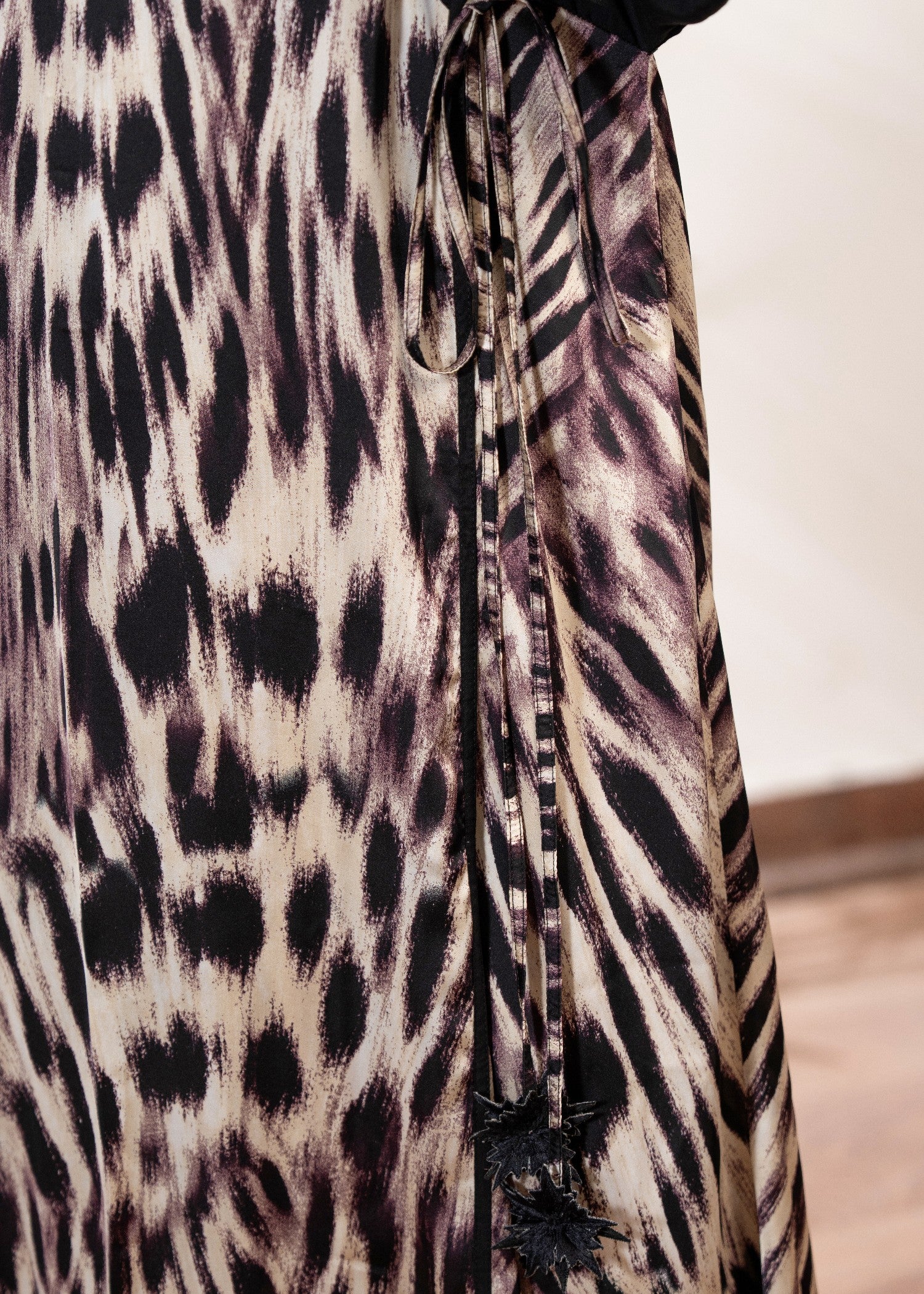 silk Abaya in Black, off-white, plum purple