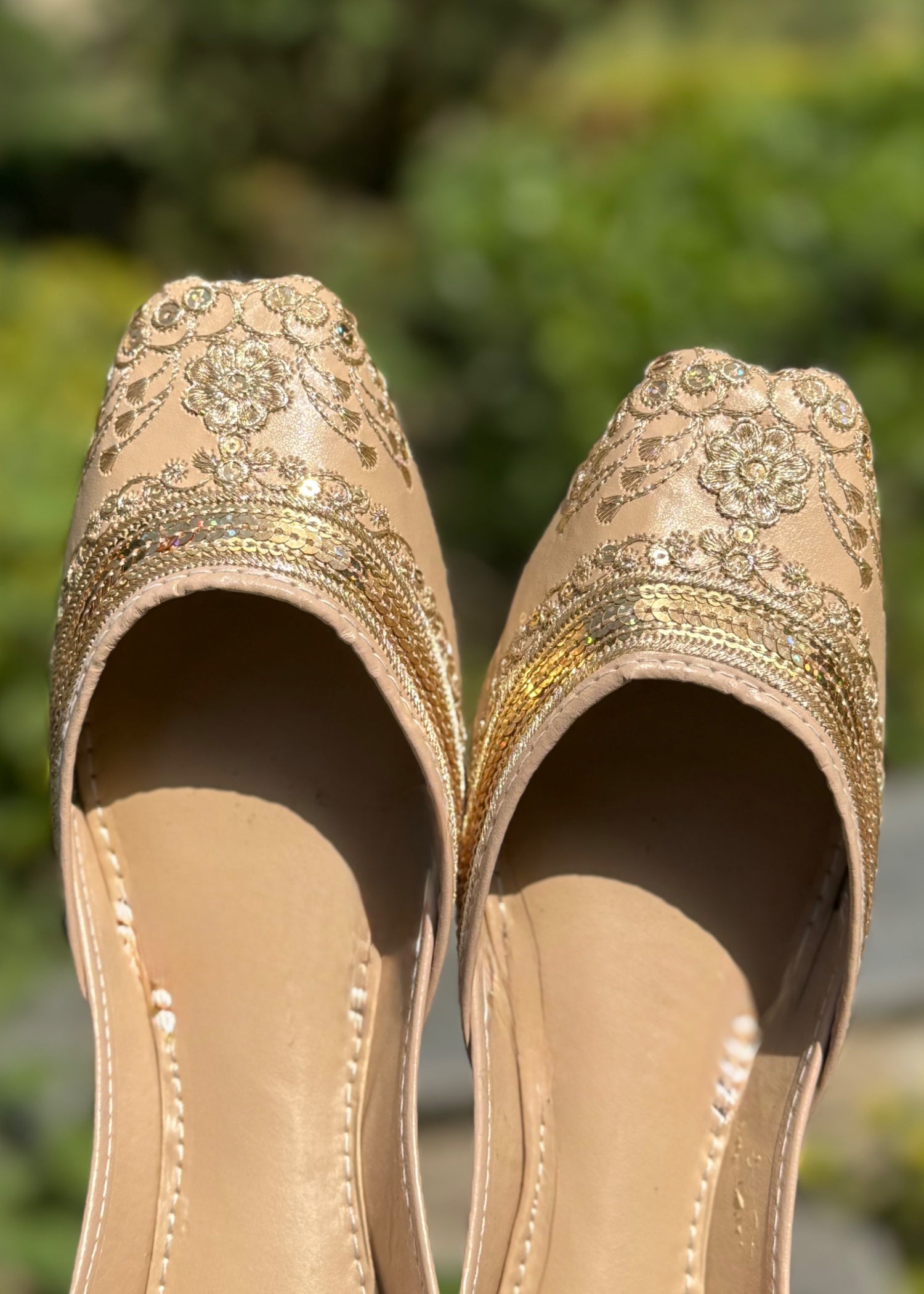 Khussa in Cream by - High Quality Women Khussa VCM2951