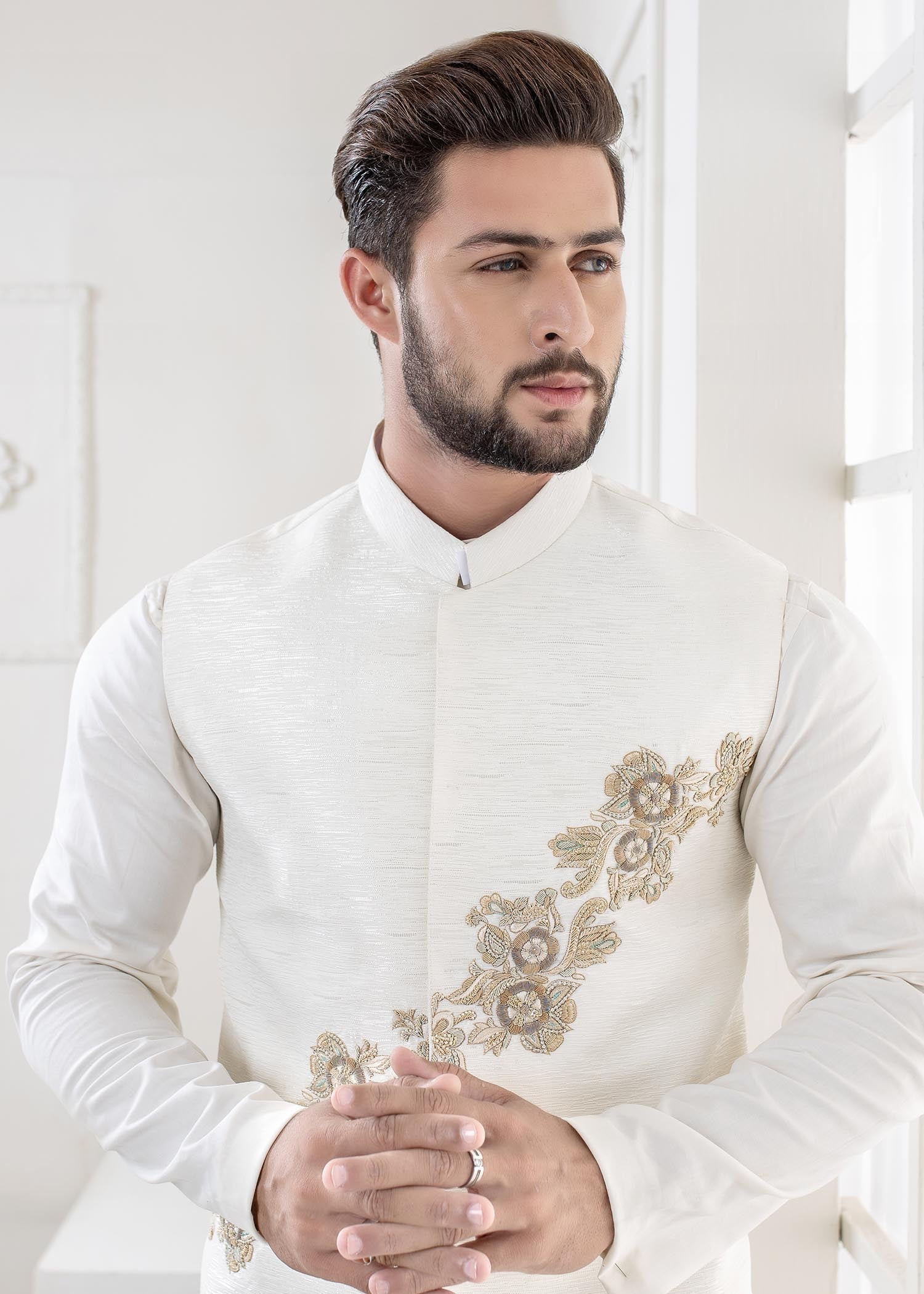self jacquard Waistcoat in Off-white