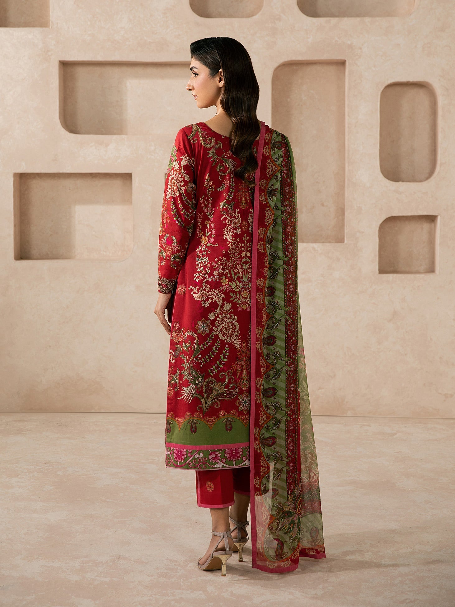 Syra Lawn – Nael