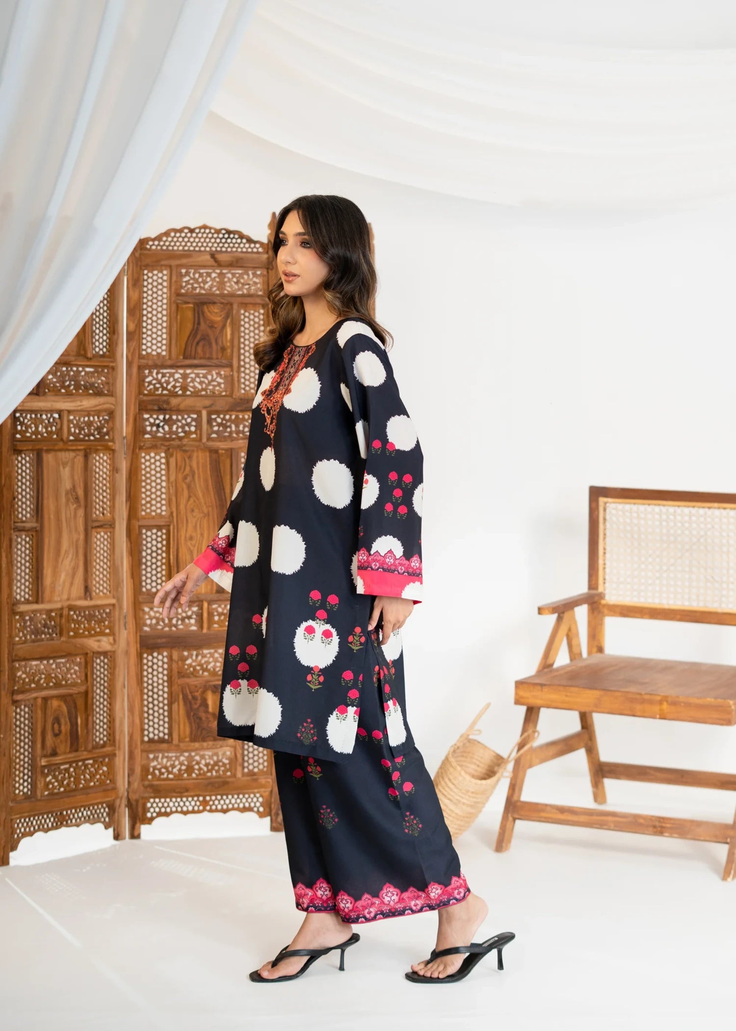 silk grip Kurta Set in Black