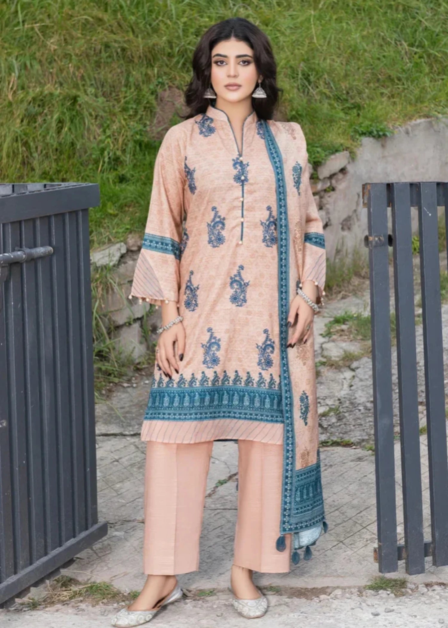 khaddar Unstitched in Blush pink