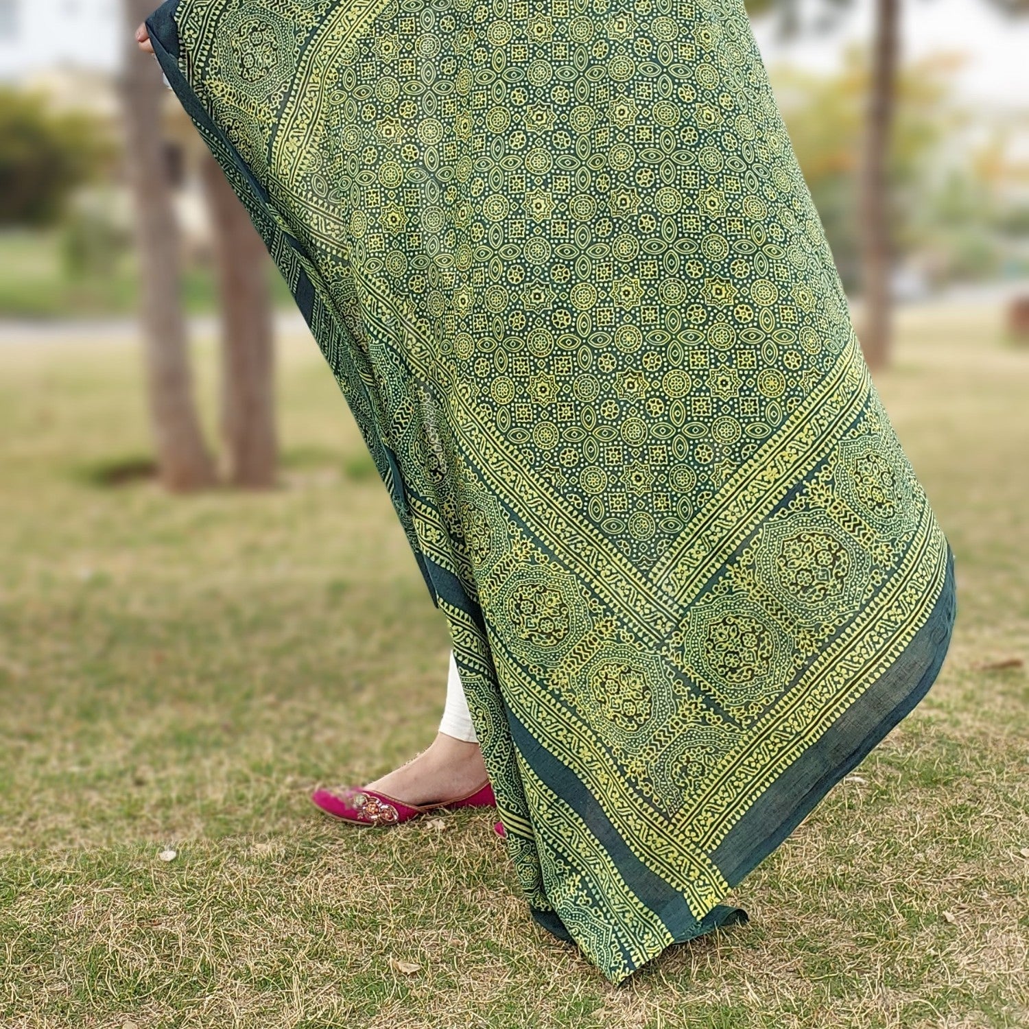Dupatta in Green Color by - Trendy Women Dupatta MJR9056
