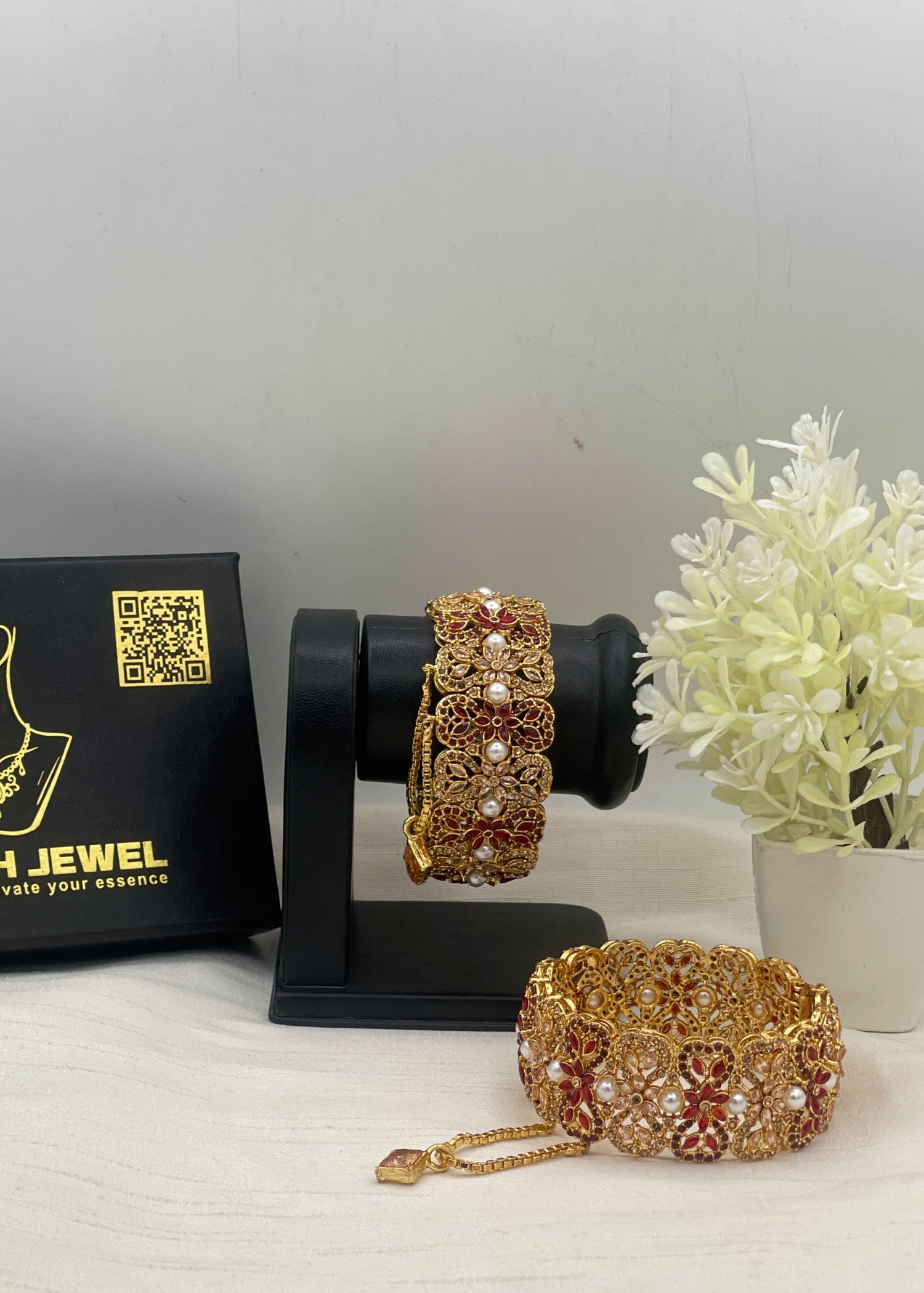 Bangles in Gold, red Color by - Trendy Women Bangles NDJ6432