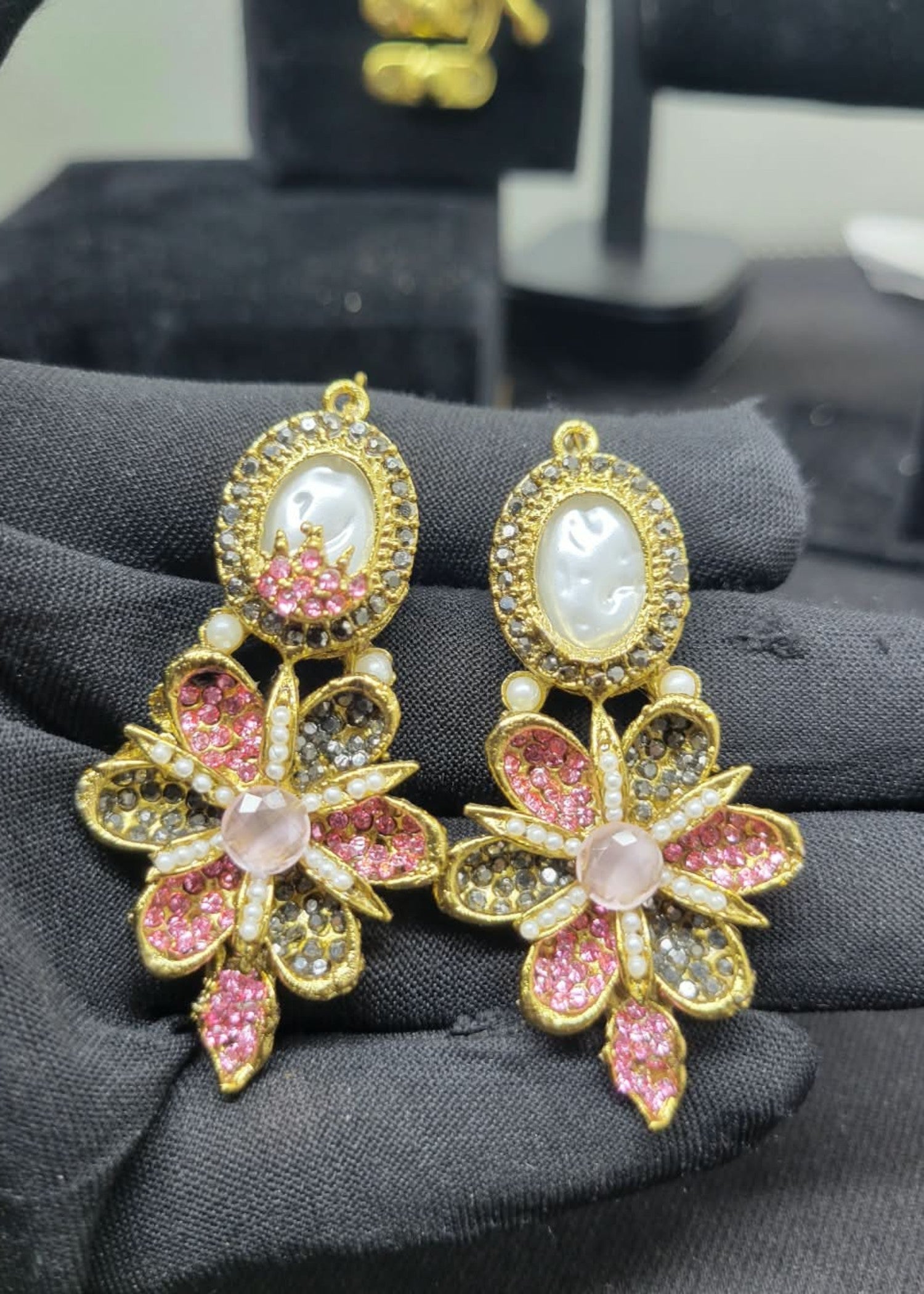 Jewelry Set in Jet black, hot pink red Color by - Trendy Women Jewelry Set GVH0800