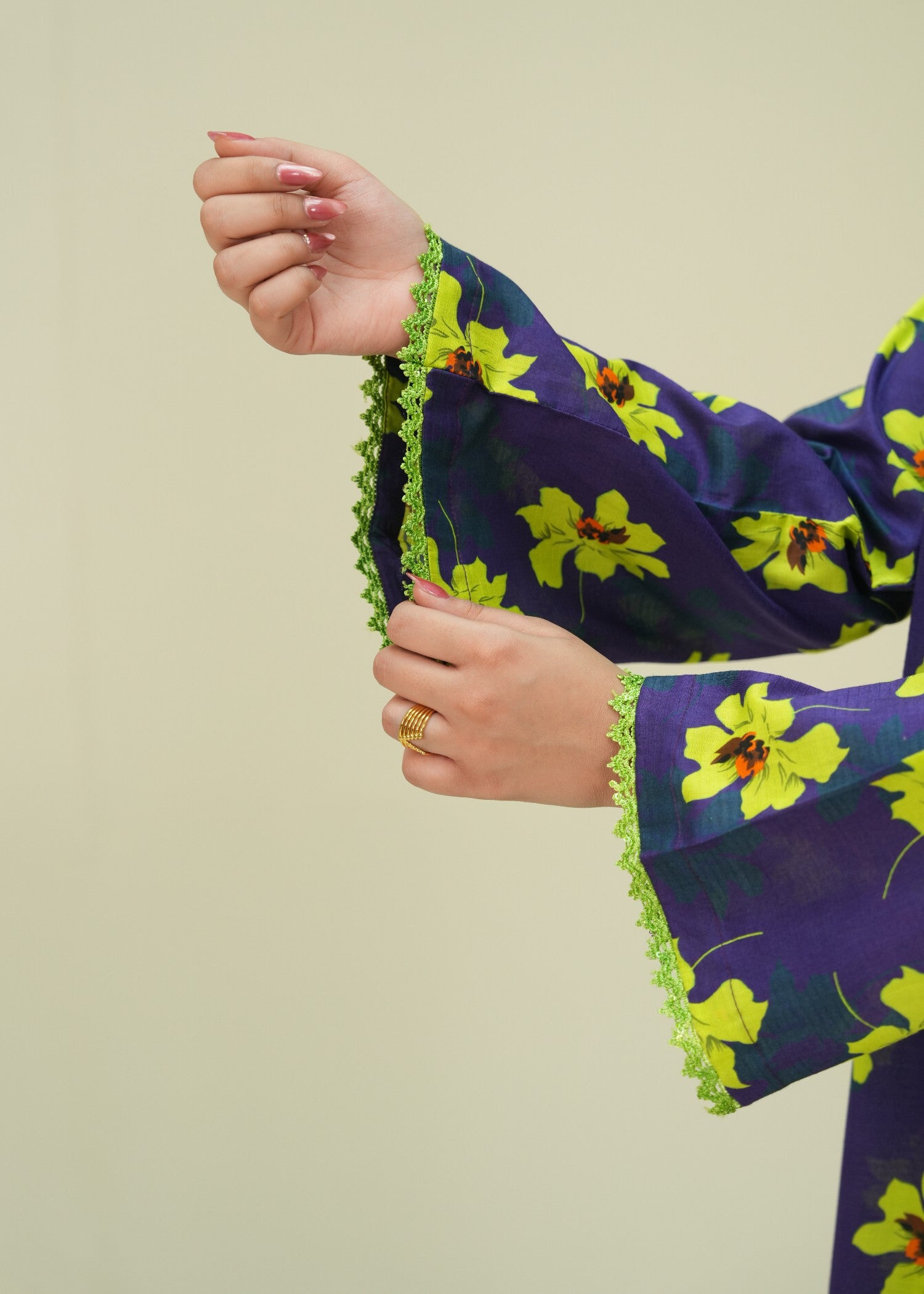 lawn Kaftan in Egg plant