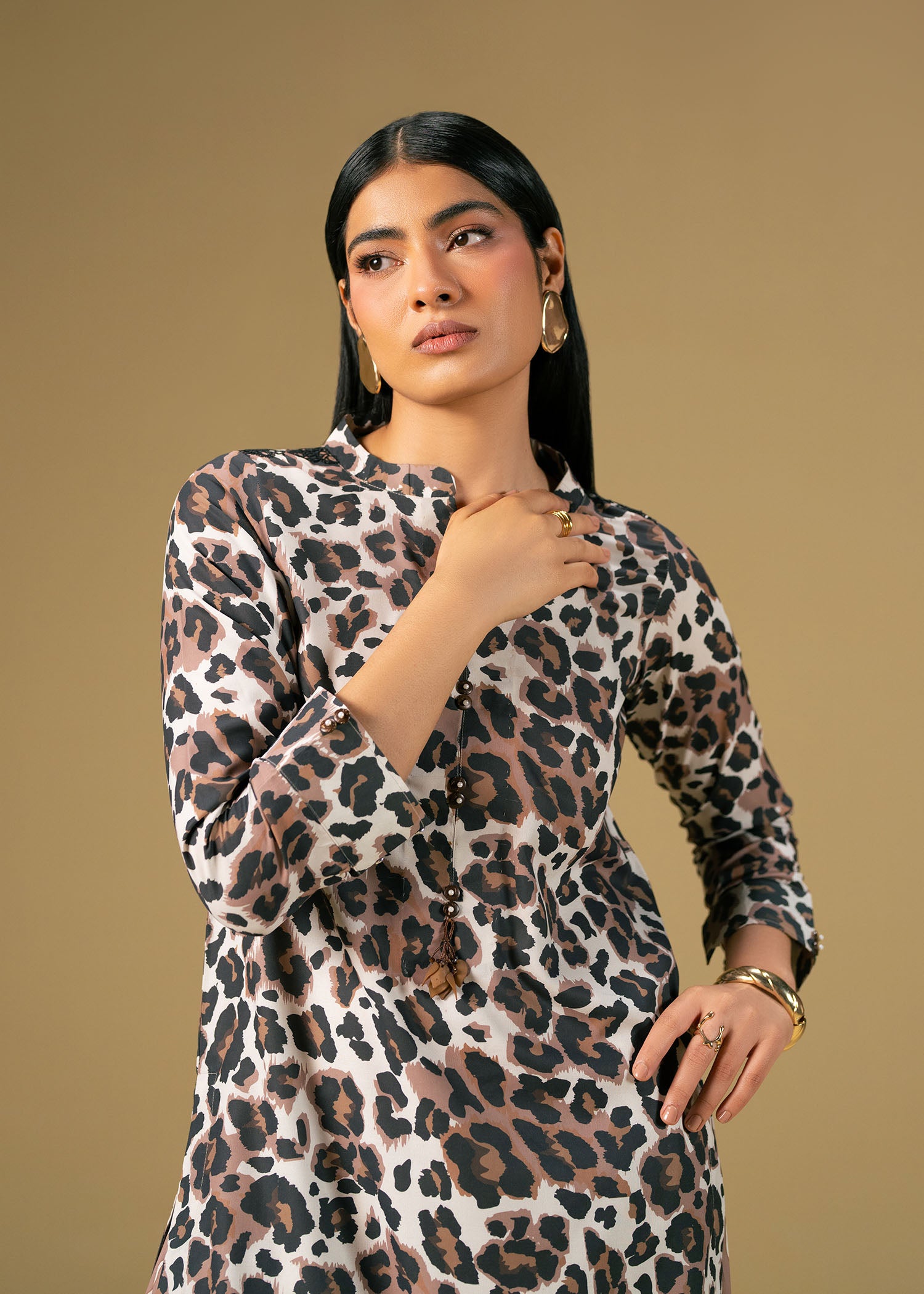 lawn Kurta Set in Black, white, brown