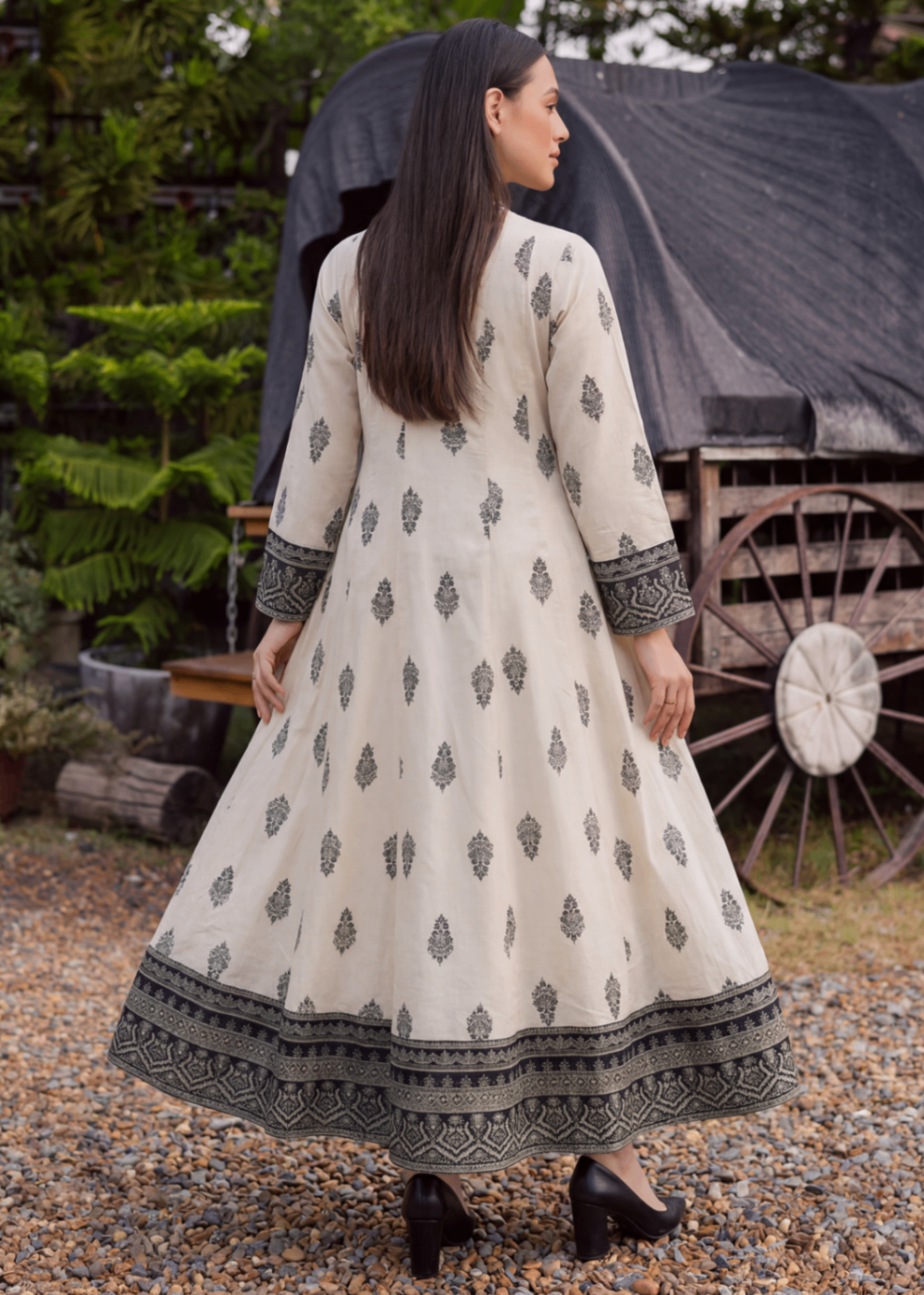 linen Pishwas in Beige