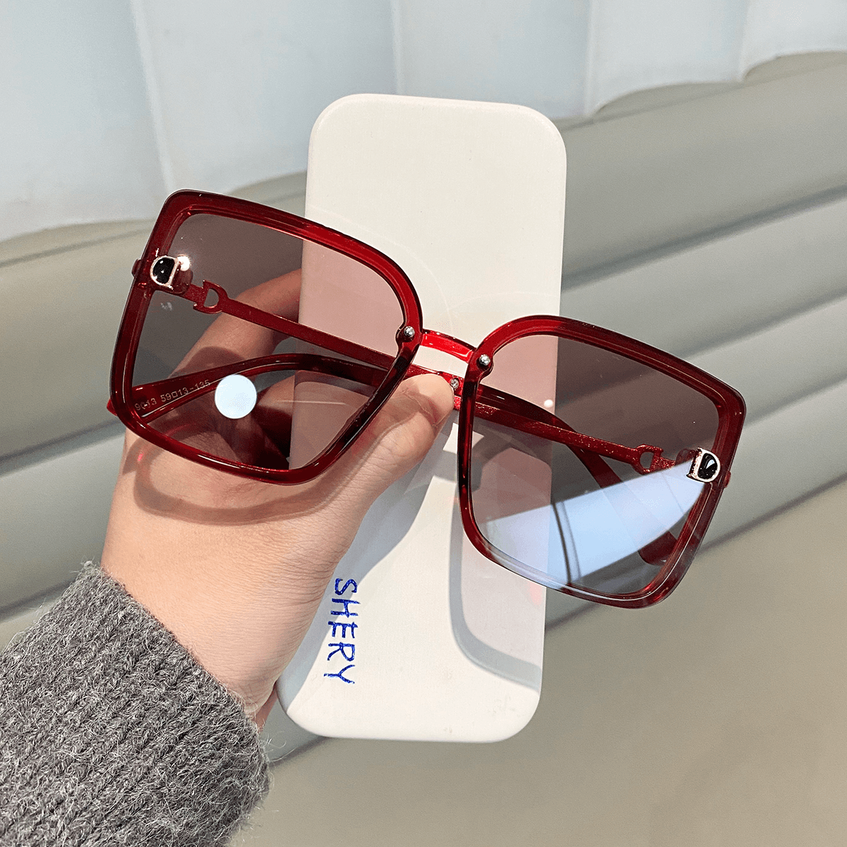 Sunglasses with Black Letters, Square-Shaped Glasses, Anti-Ultraviolet Sunglasses