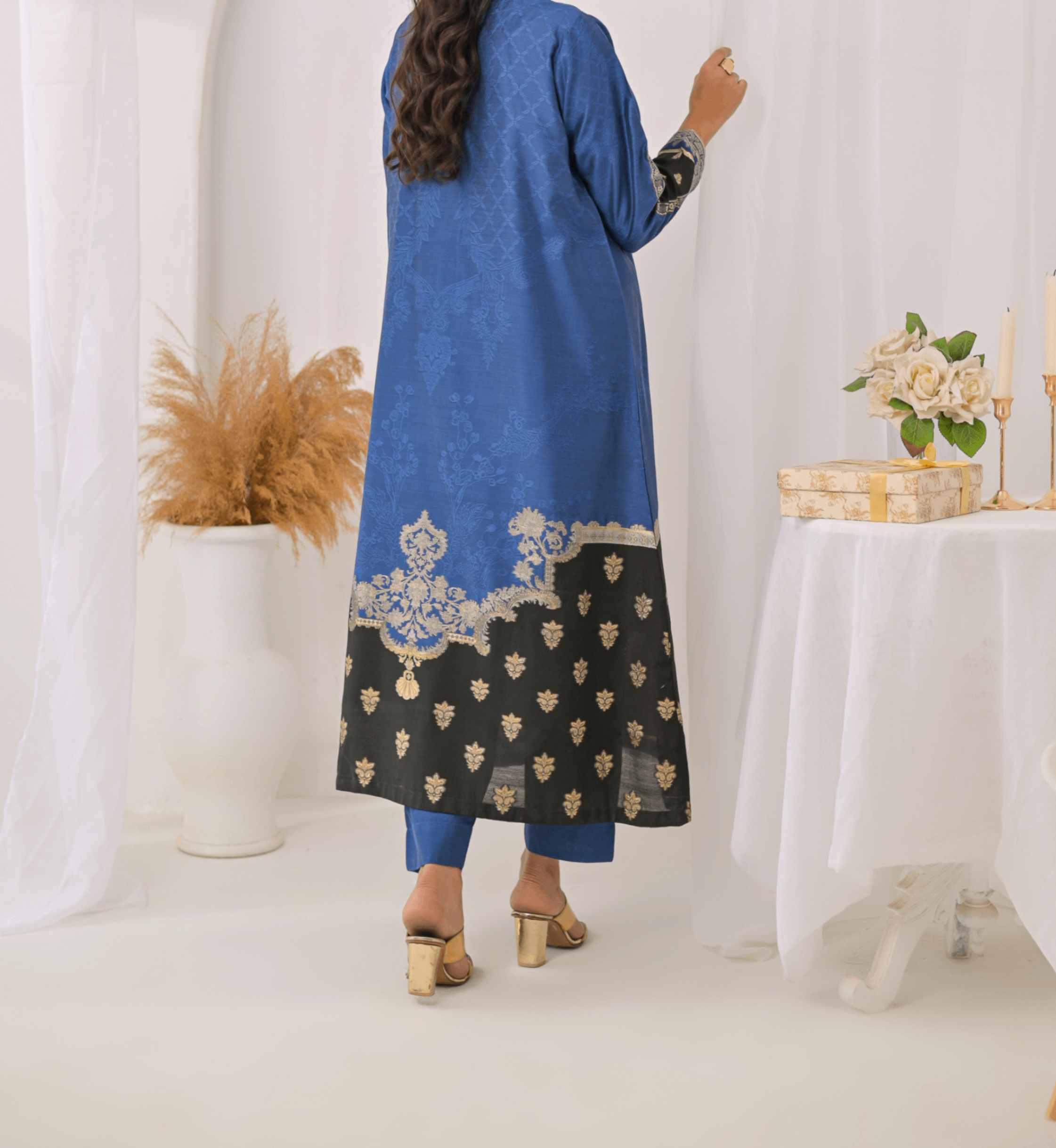 jacquard Maxi in Black, dark blue