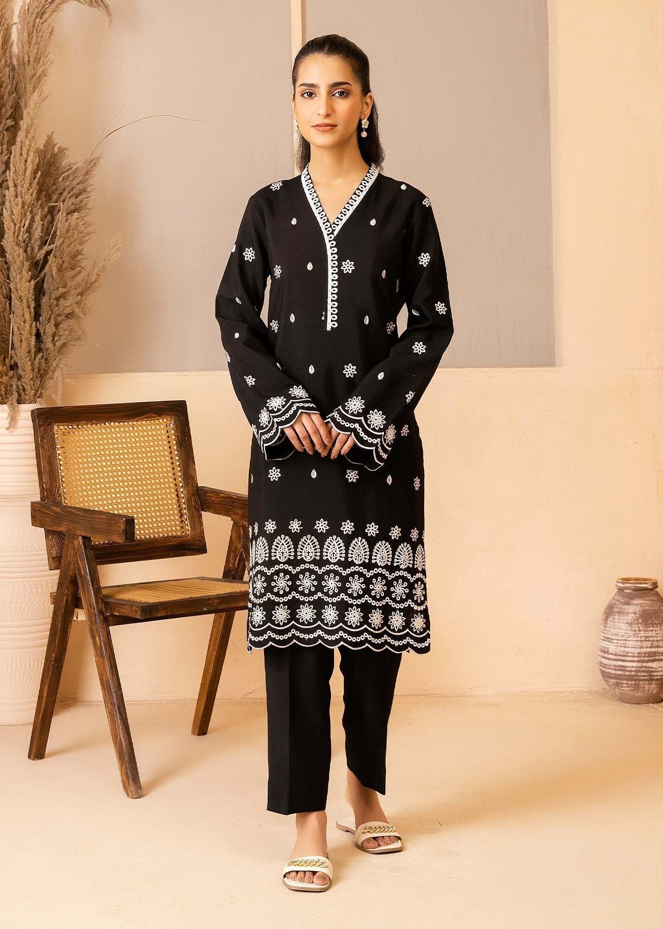 medium silk Kurta Set in Black