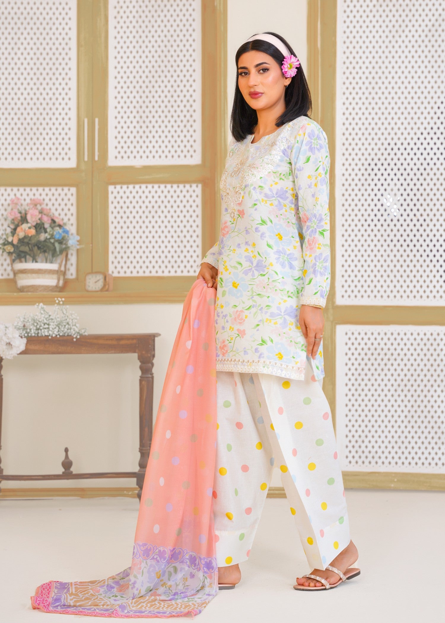 lawn Kurta Set in Pink, ivory