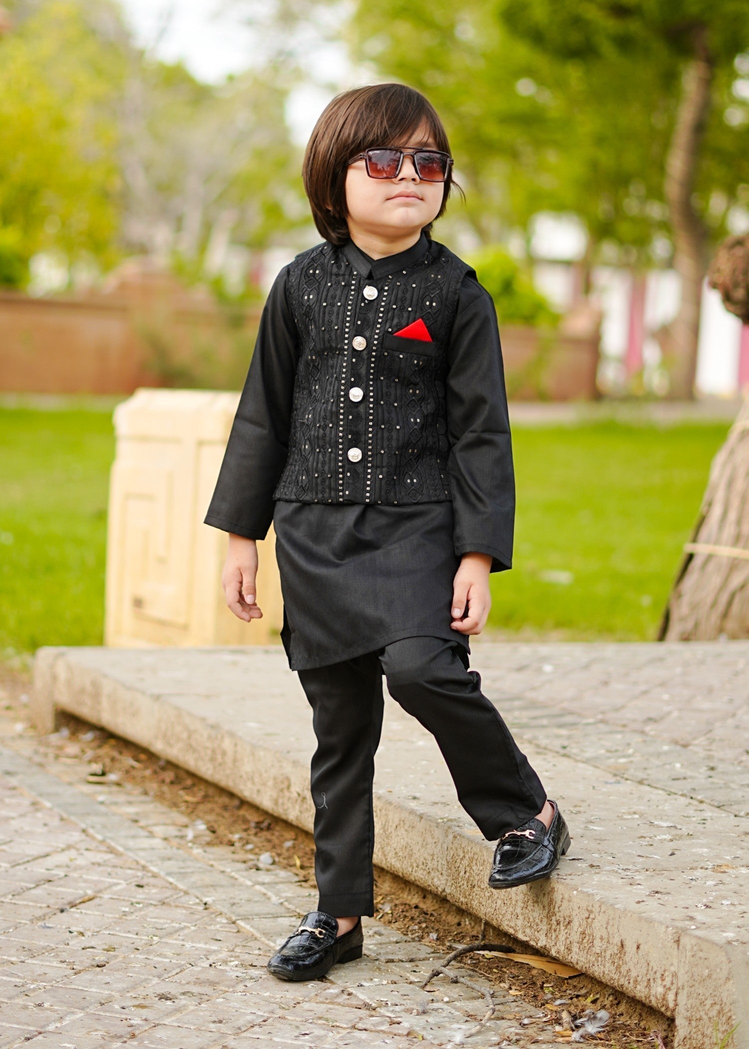 blended satin Waistcoat in Black