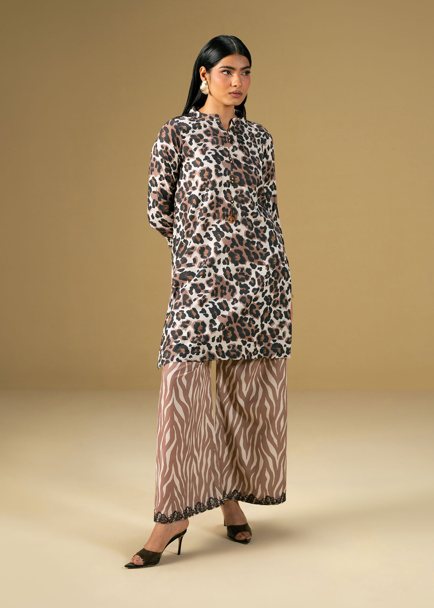 lawn Kurta Set in Black, white, brown