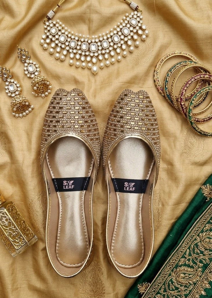 Khussa in Gold by - High Quality Women Khussa AFT5211