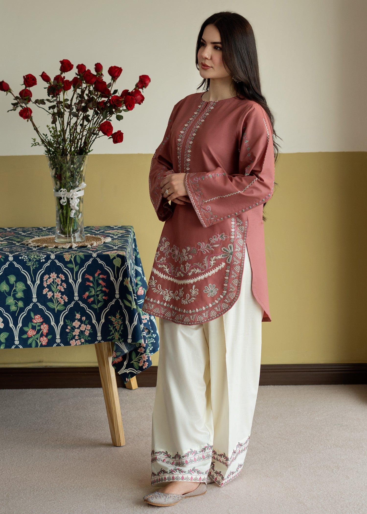 lawn Kurta Set in Pink, off-white