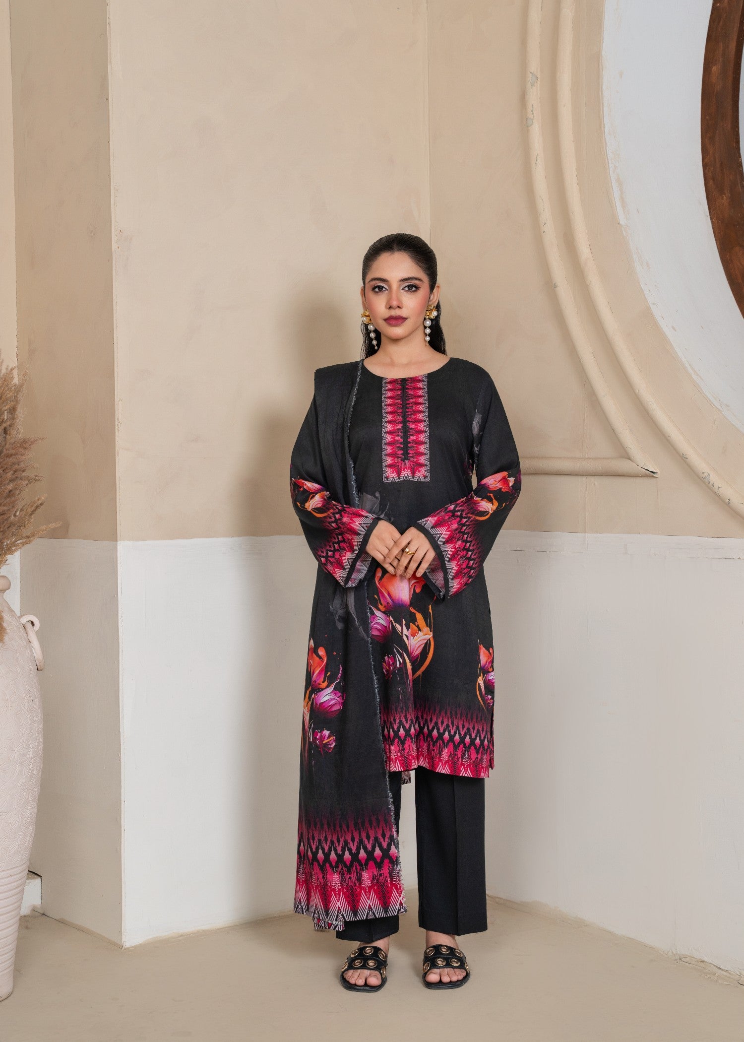 viscose linen Kurta Set in Black, raspberry pink
