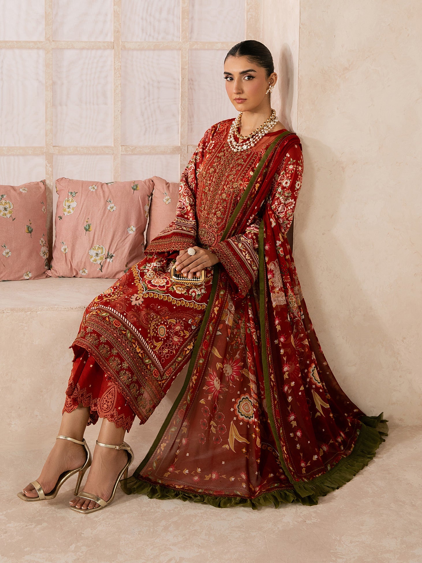 Syra Lawn – Calyx