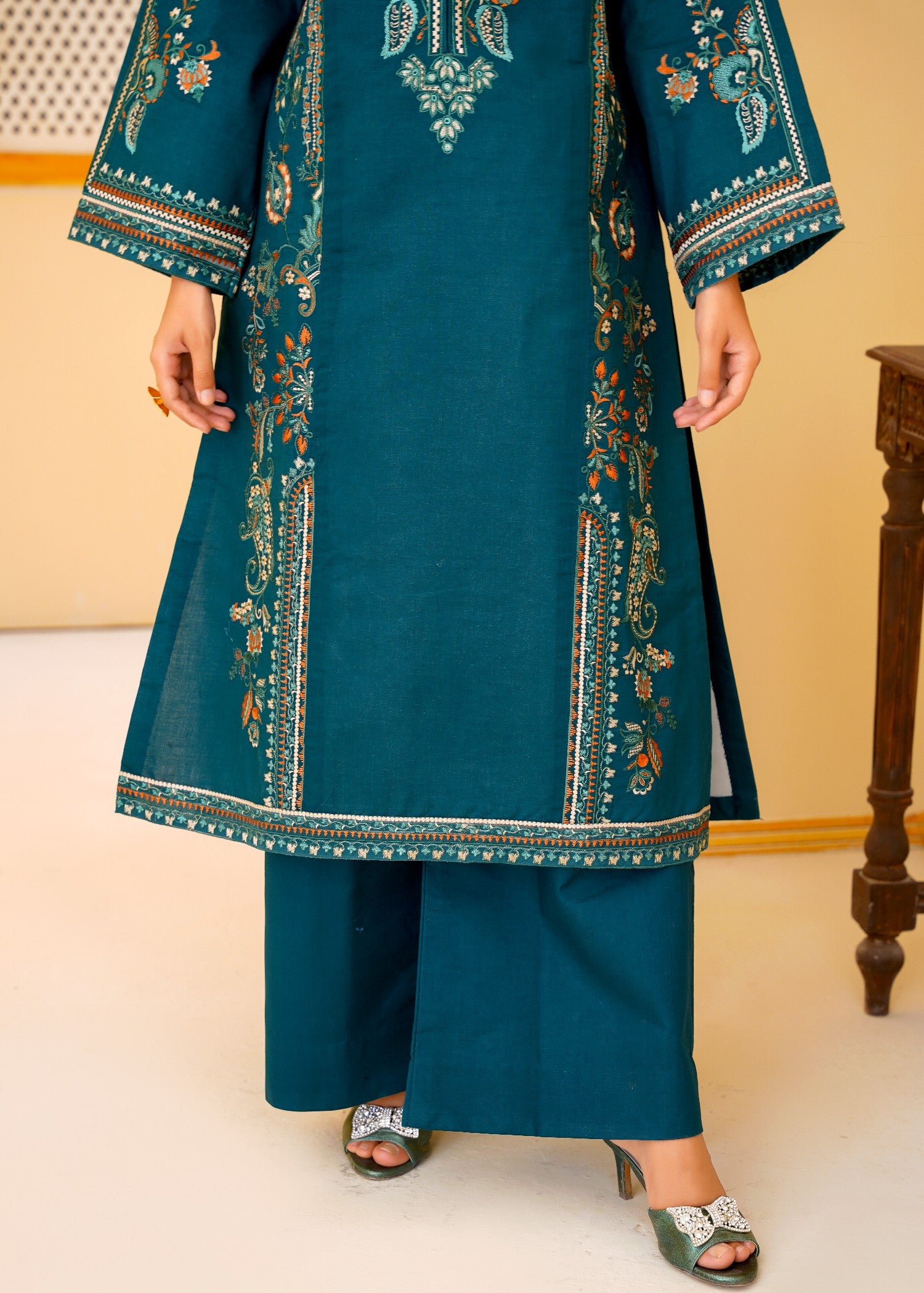slub lawn Unstitched in Teal