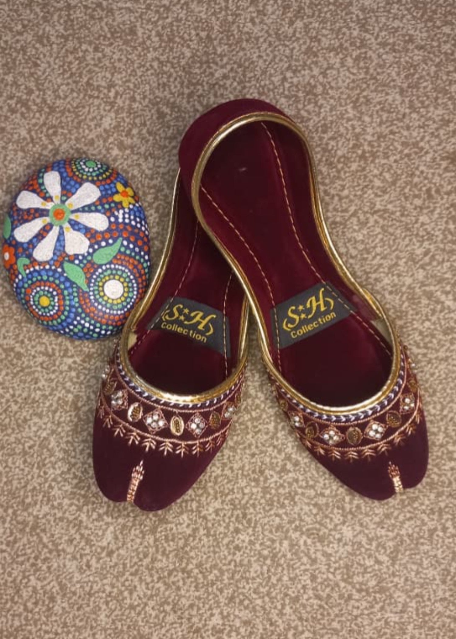 Khussa in Maroon by - High Quality Women Khussa HYD2168