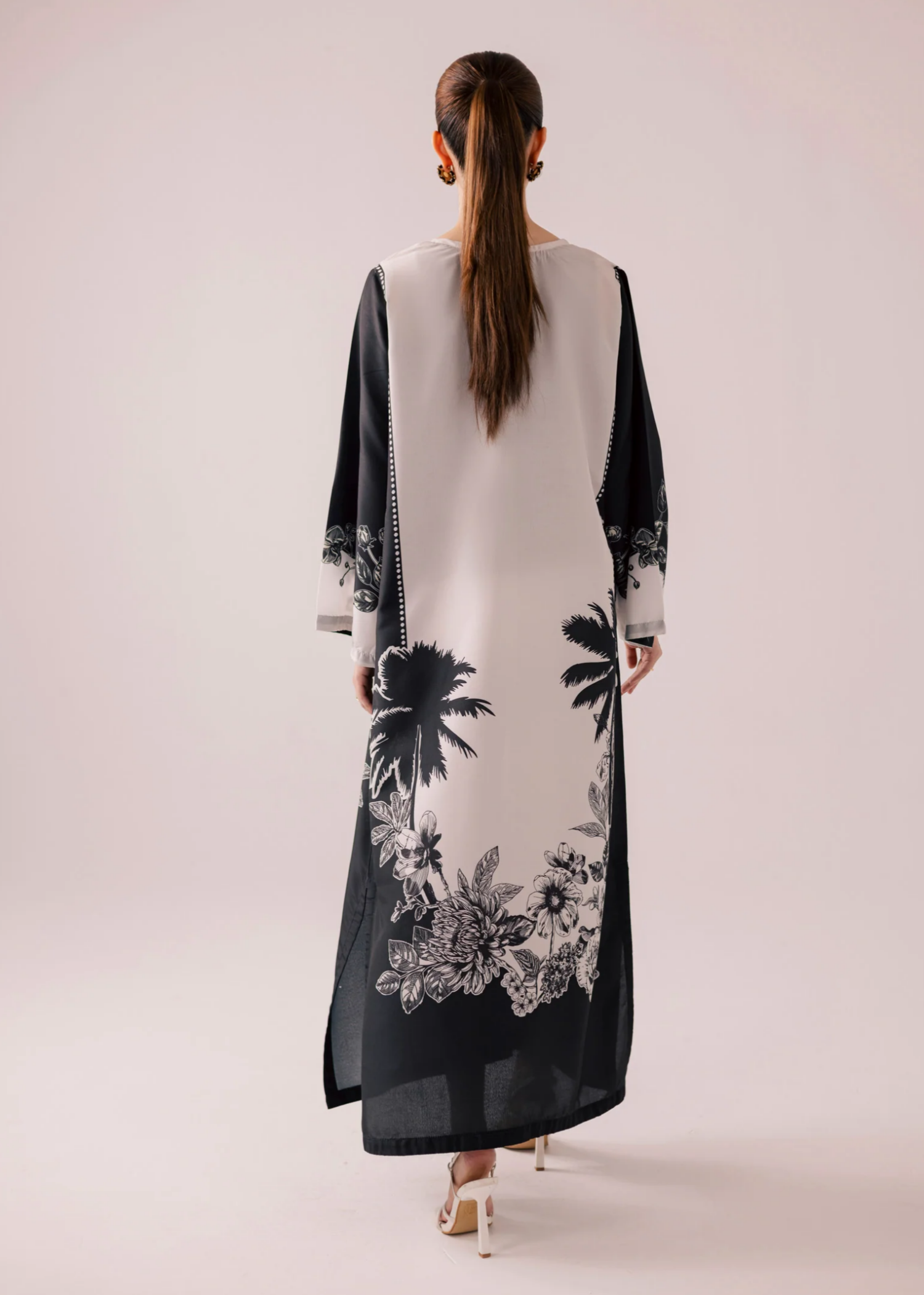 raw silk Kaftan in Off-white, black