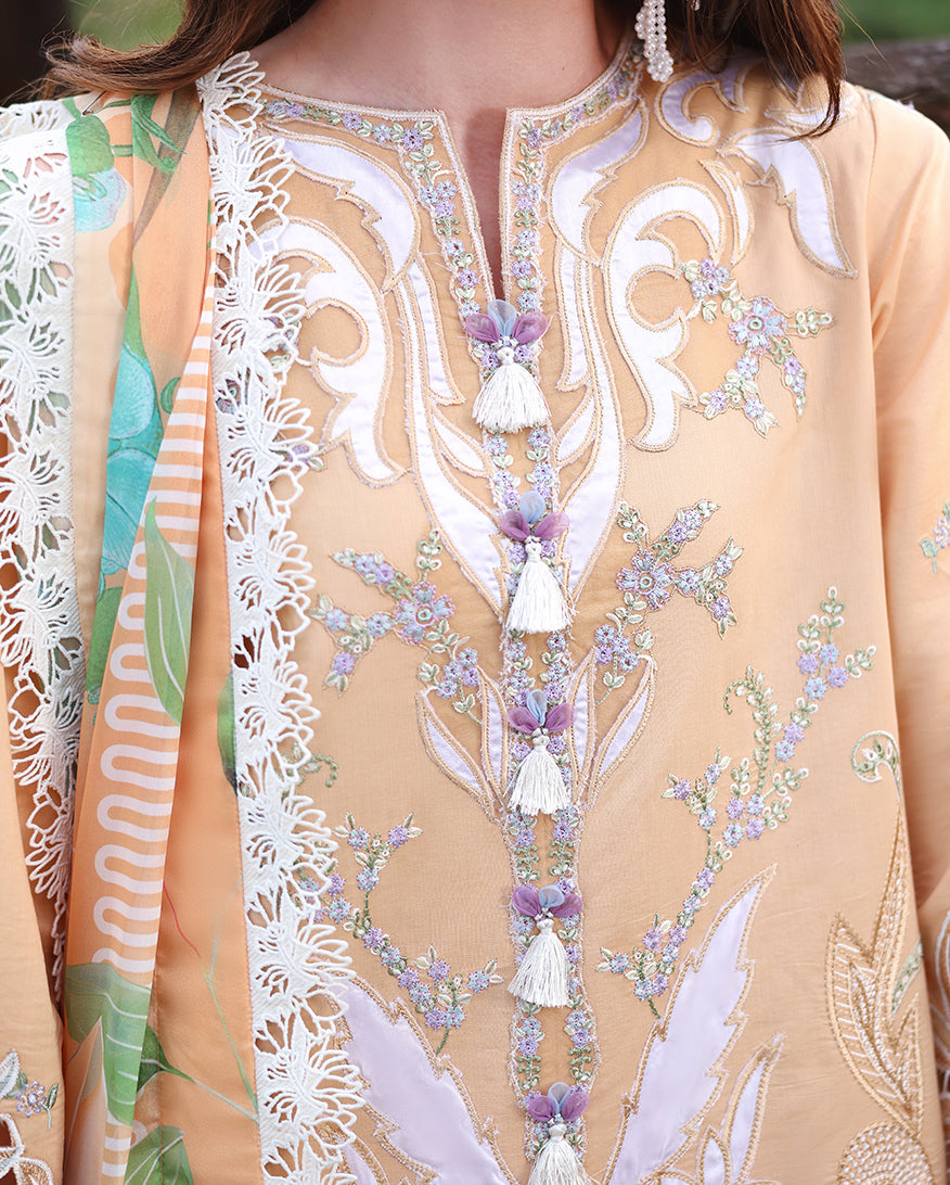 Secret Garden Lawn – Wisteria Veil