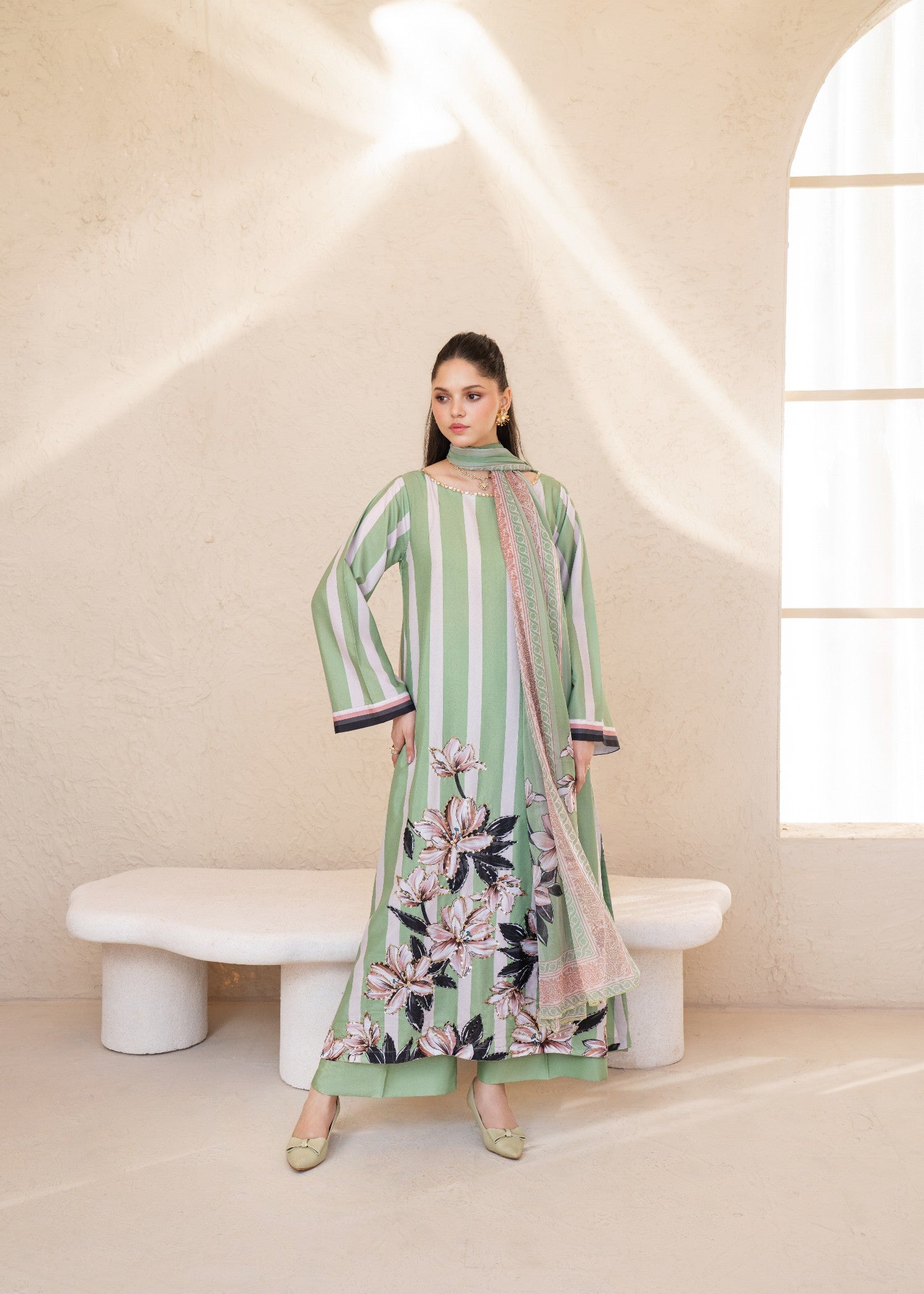 silk grip Kurta Set in Jet black, linen, moss green
