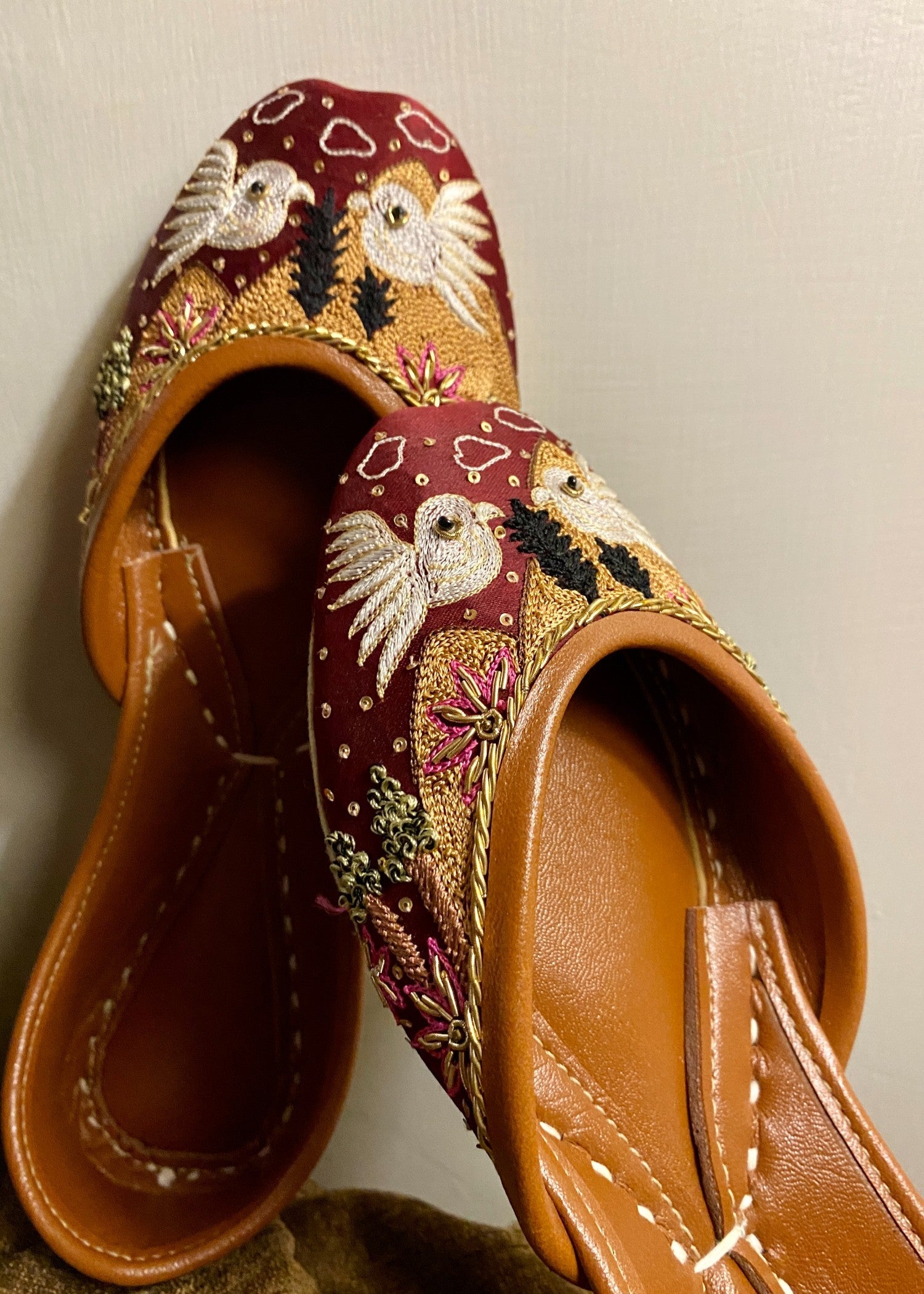 Khussa in Maroon by - High Quality Women Khussa JQF2288