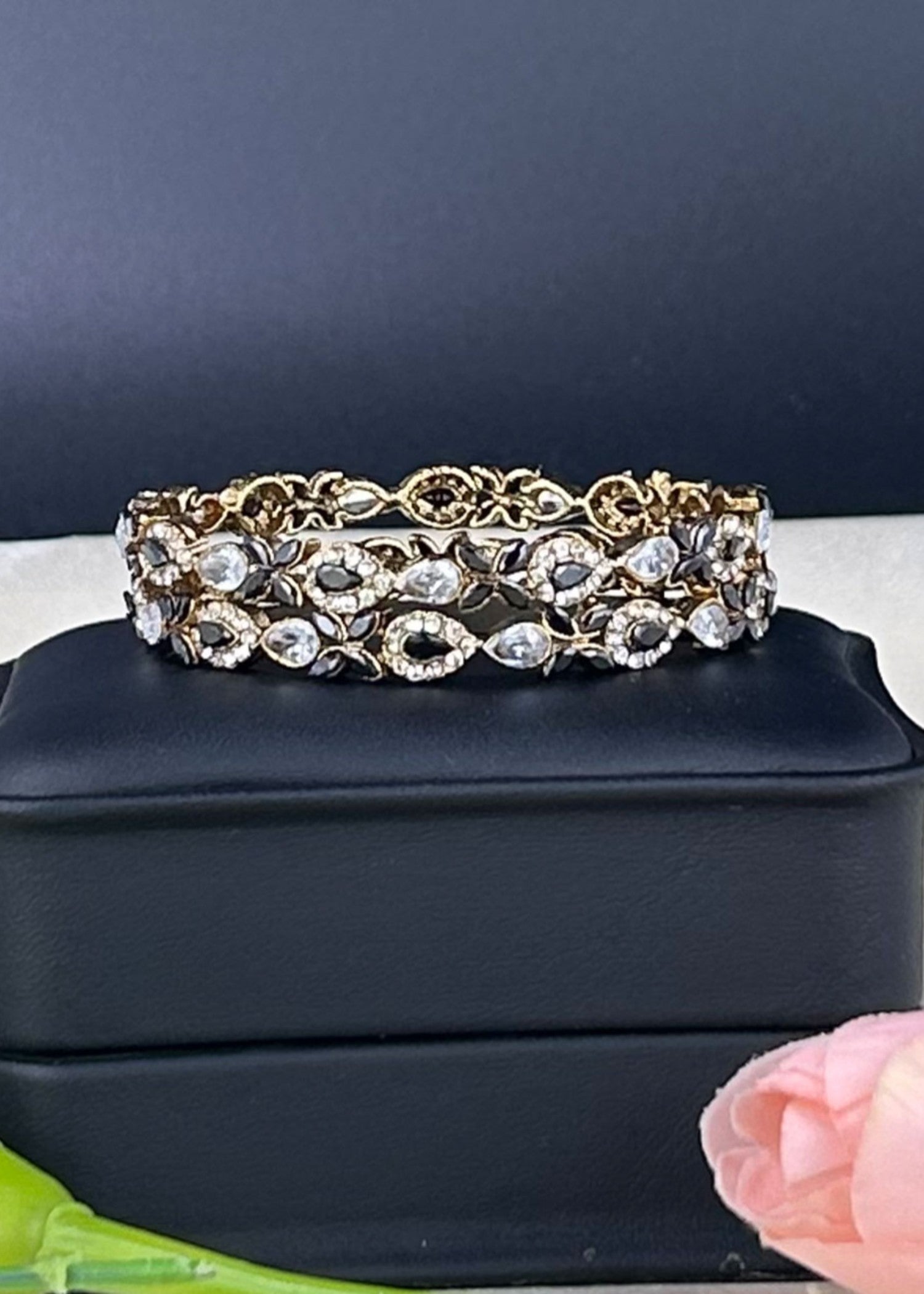 Bangles in Black Color by - Trendy Women Bangles GFL6128