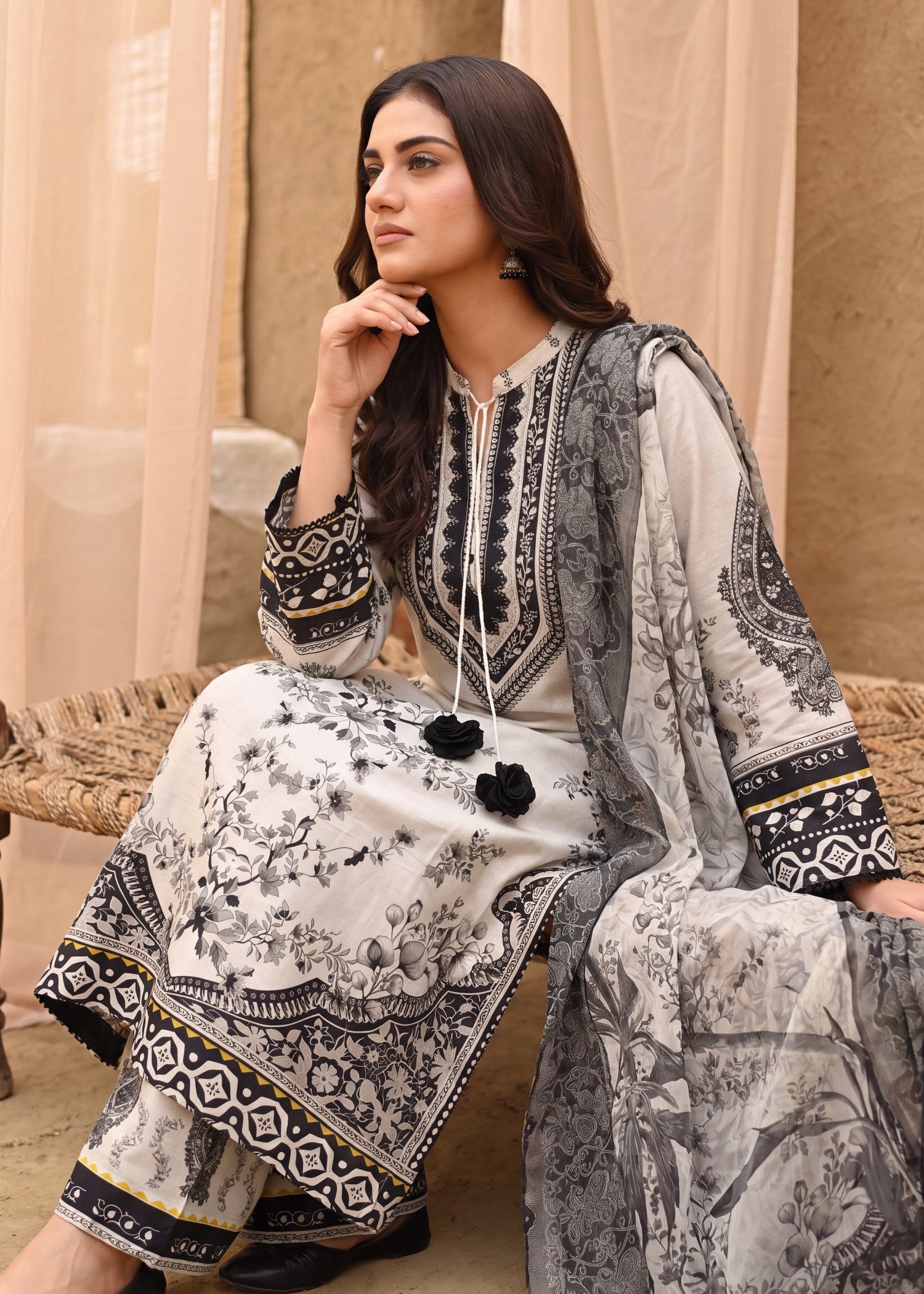 lawn Kurta Set in Chalk