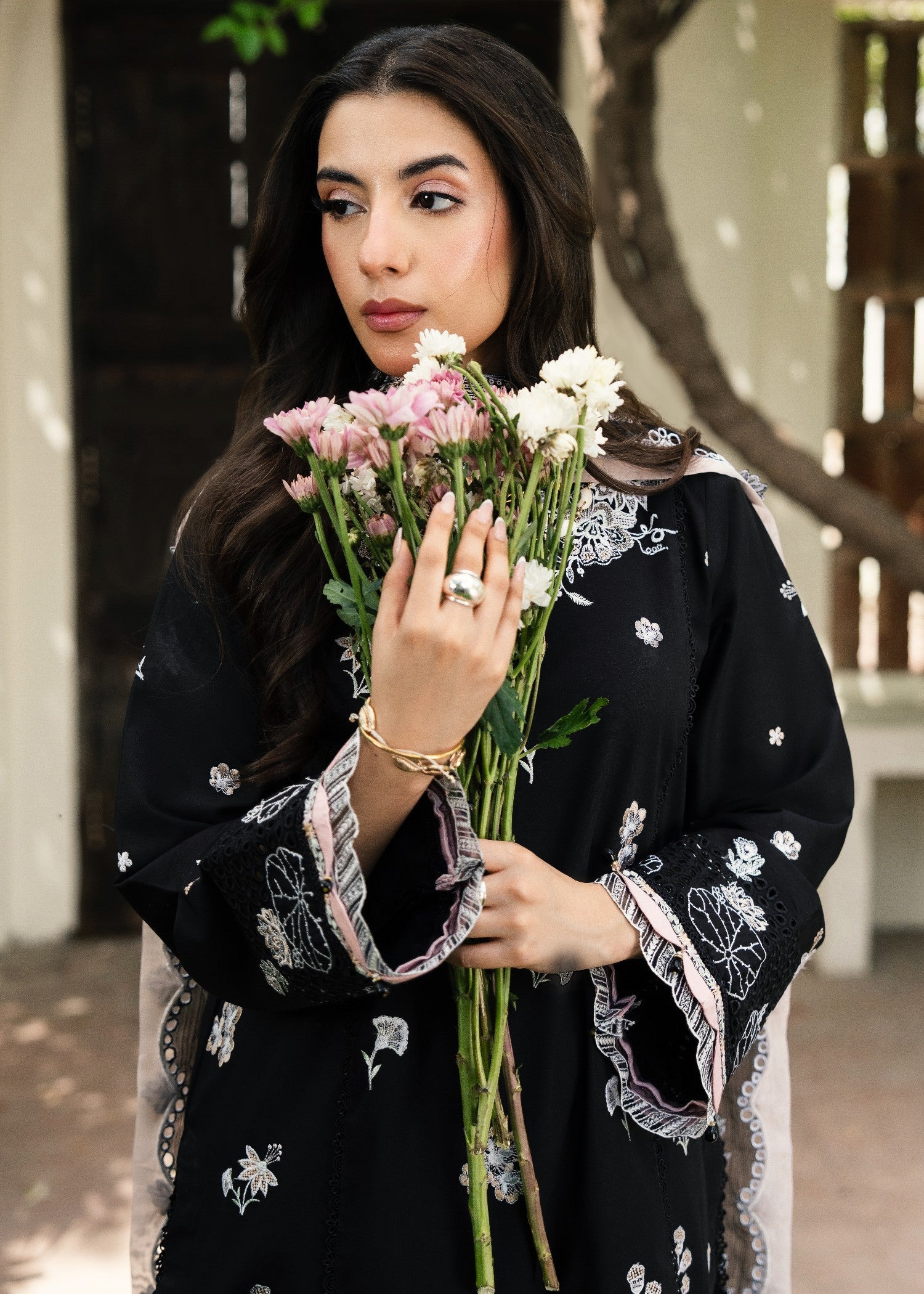lawn Kurta Set in Black, ivory