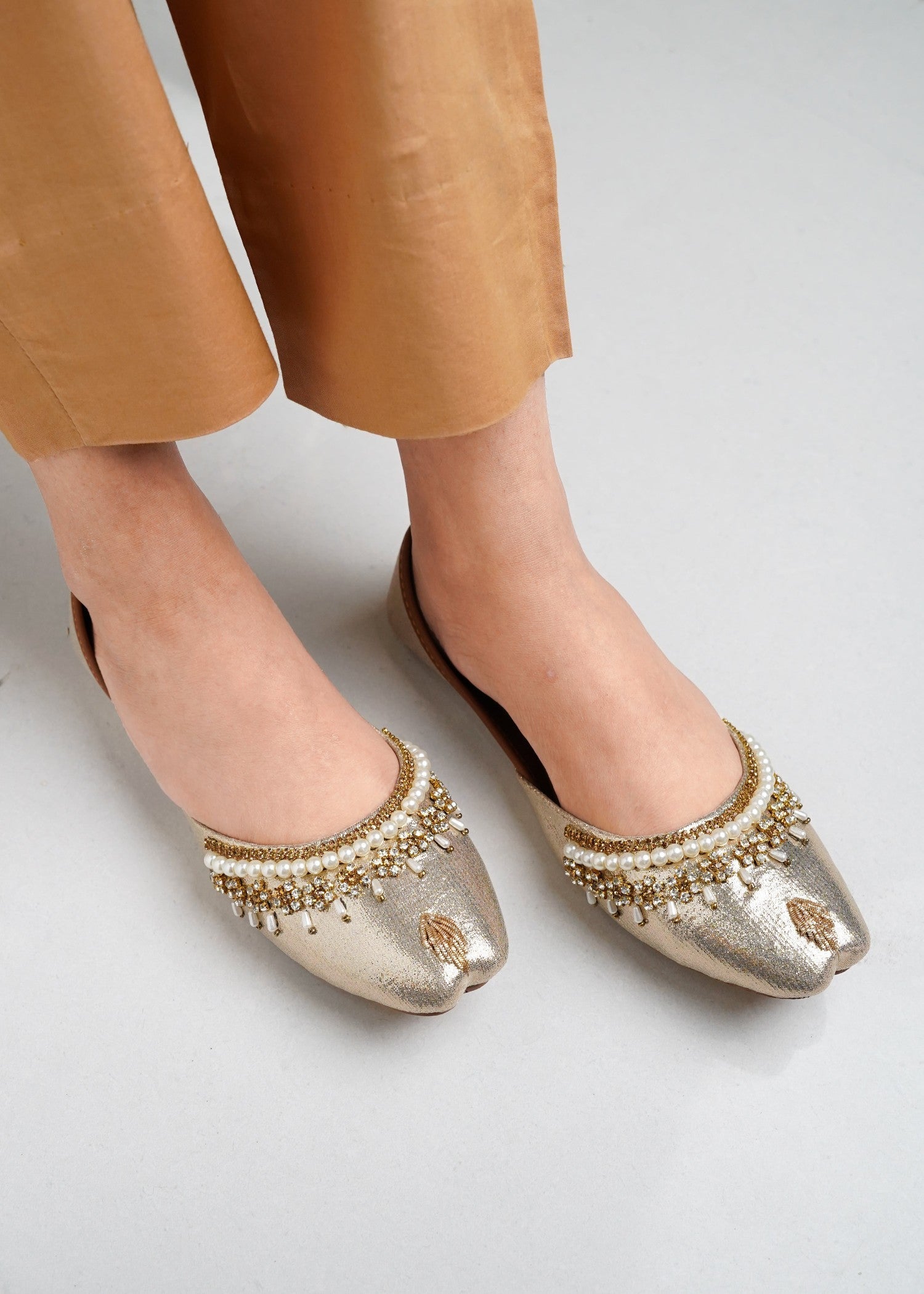 Khussa in Gold by - High Quality Women Khussa TWA8703
