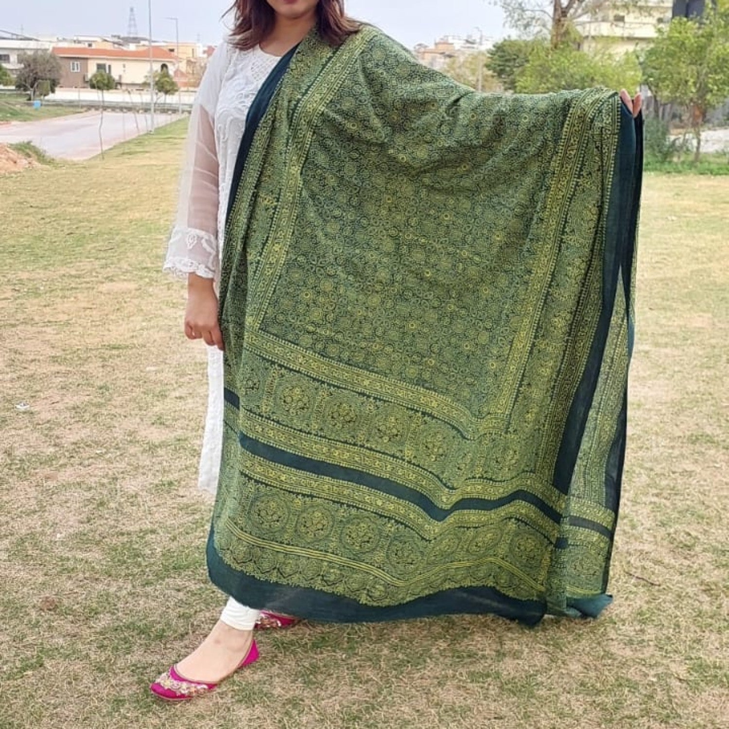 Dupatta in Green Color by - Trendy Women Dupatta MJR9056