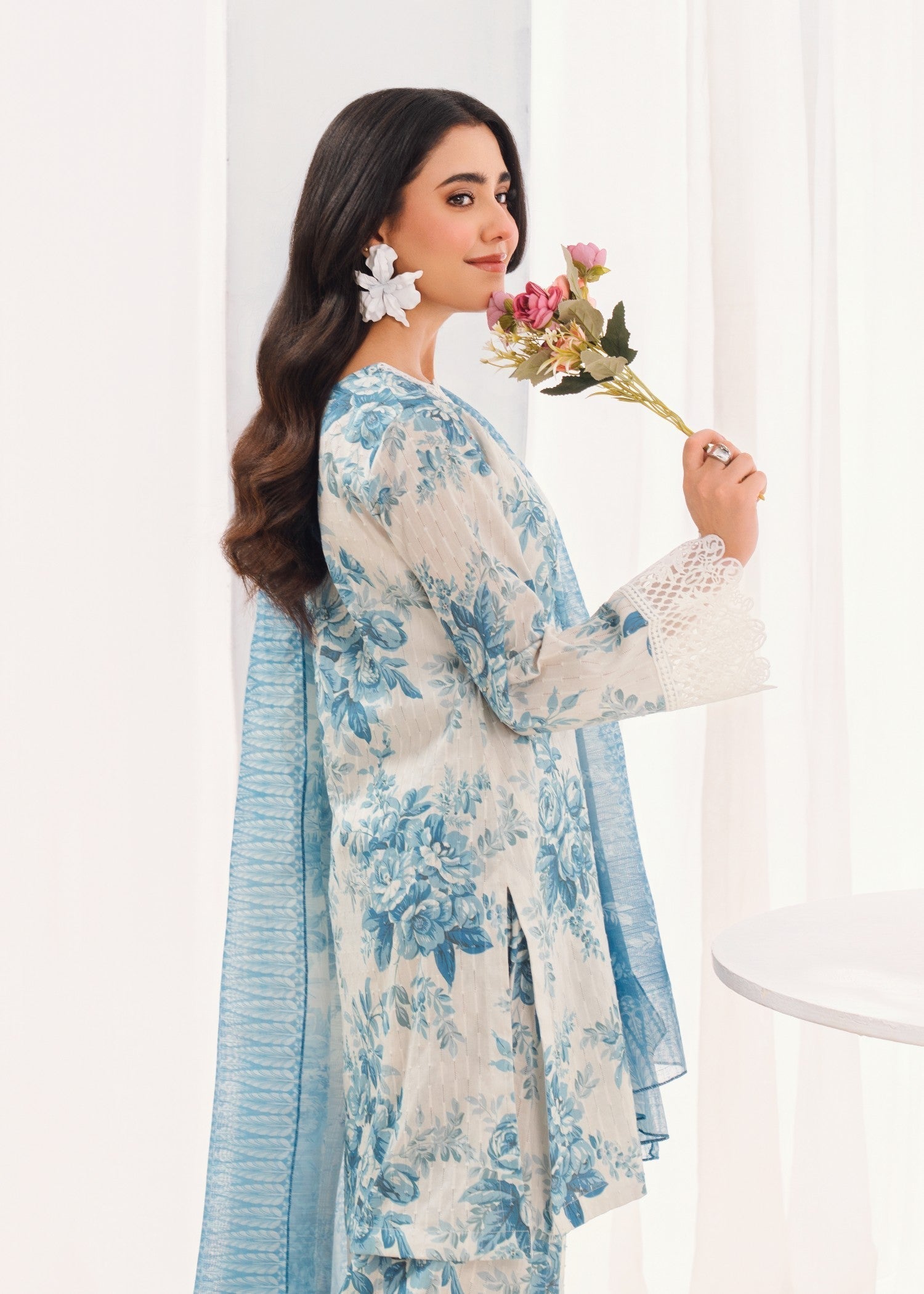 textured lawn Kurta Set in White smoke