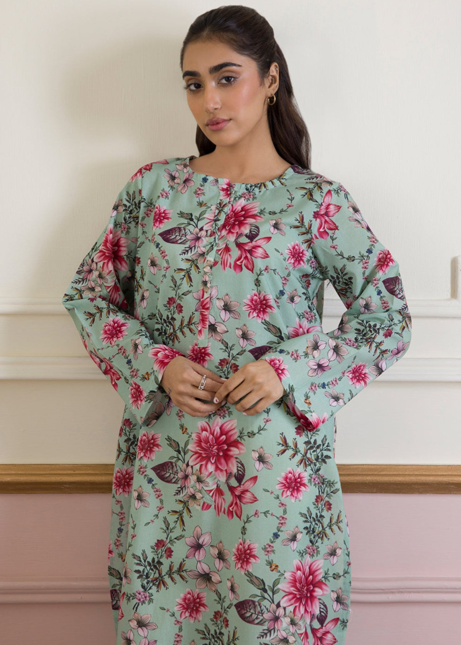 cambric Kurti in Moss green