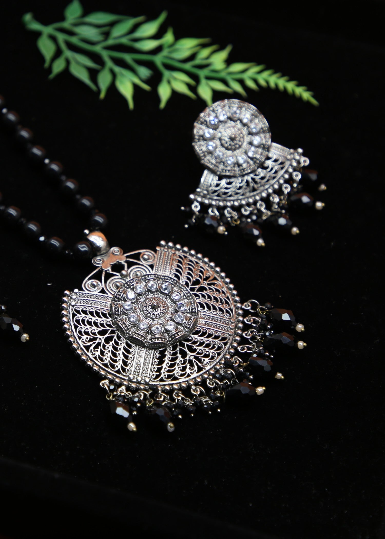 Jewelry Set in Black Color by - Trendy Women Jewelry Set DOO9406