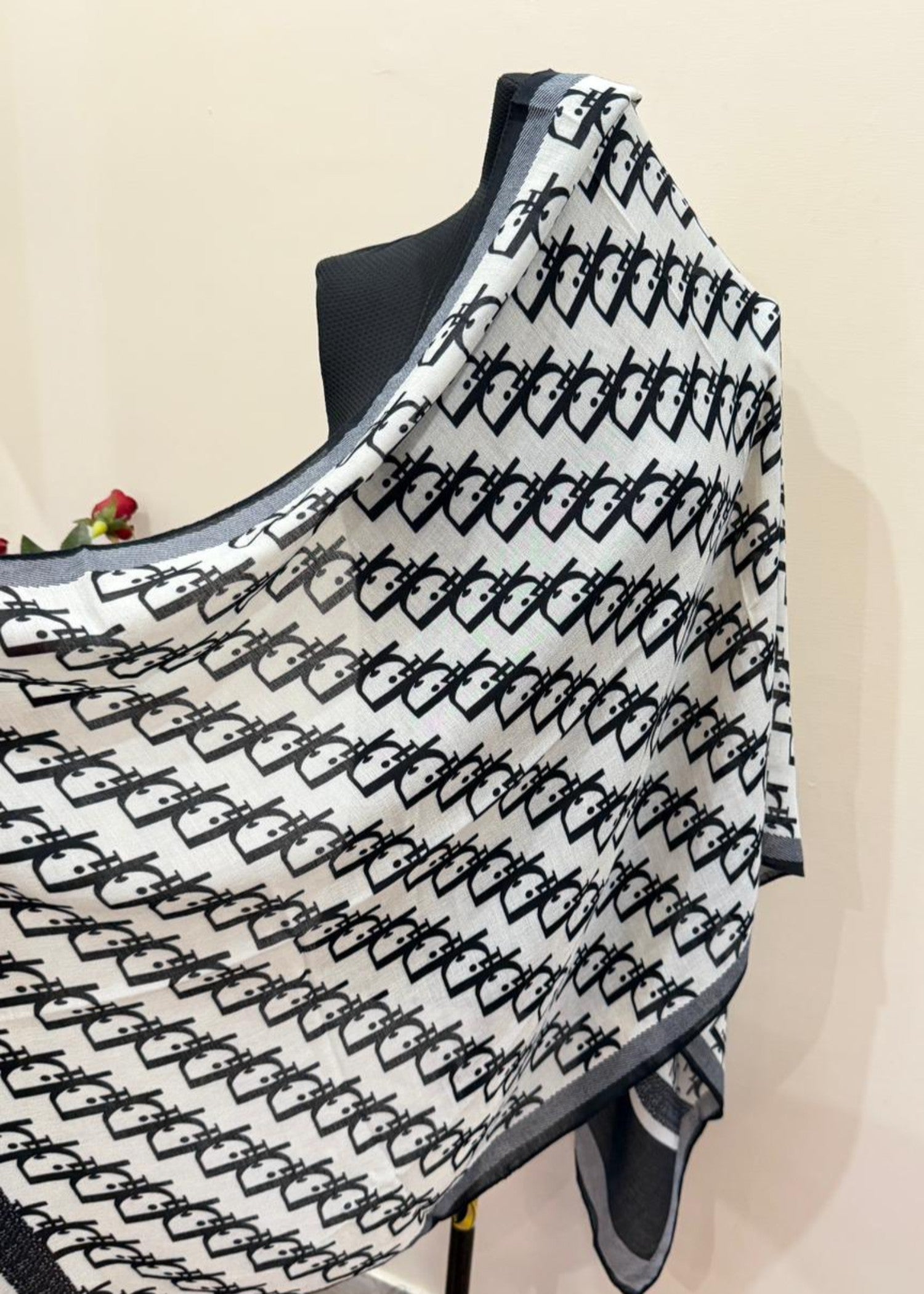 viscose Hijab in Black, ivory