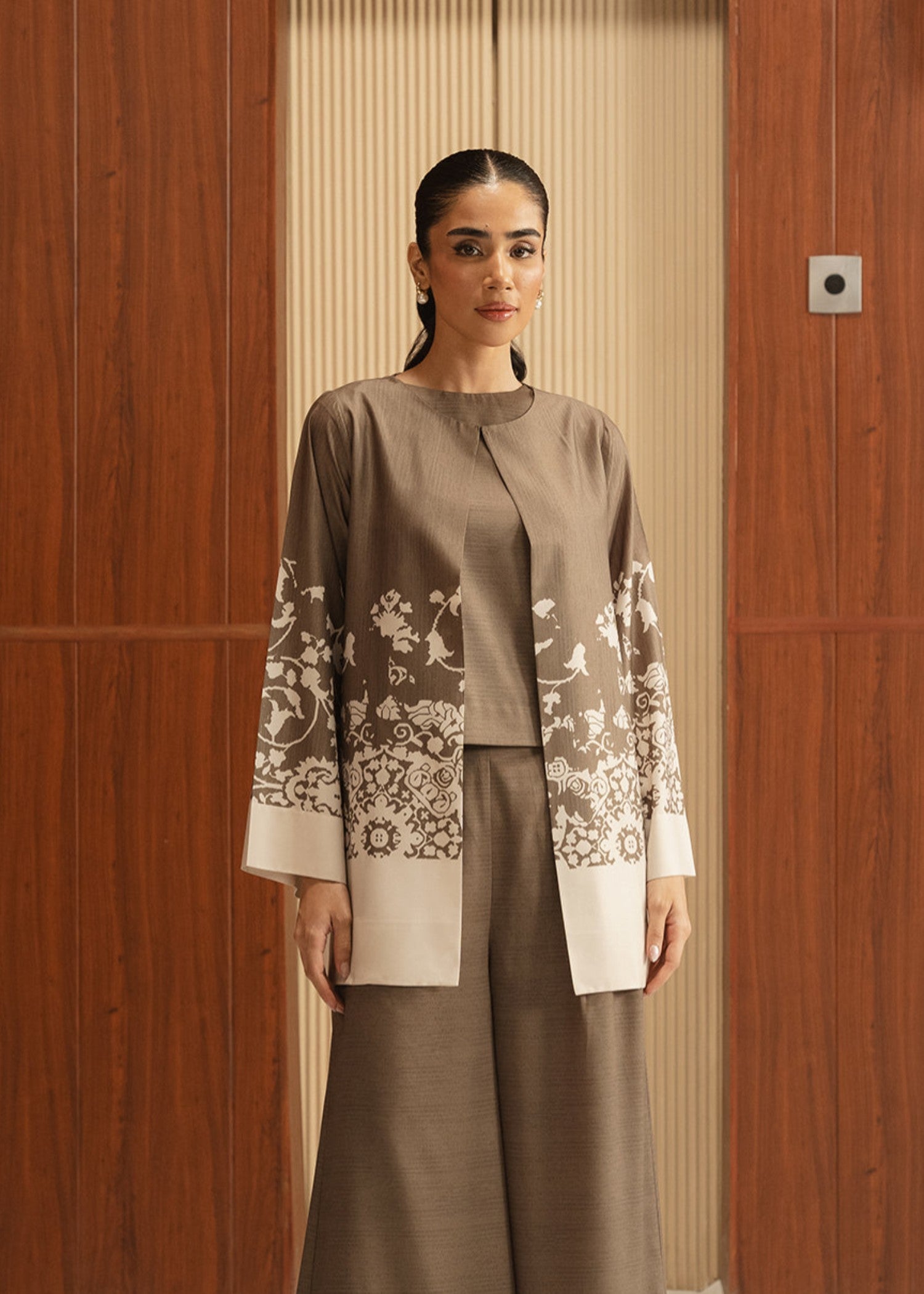 crepe Jacket in Tan brown, white