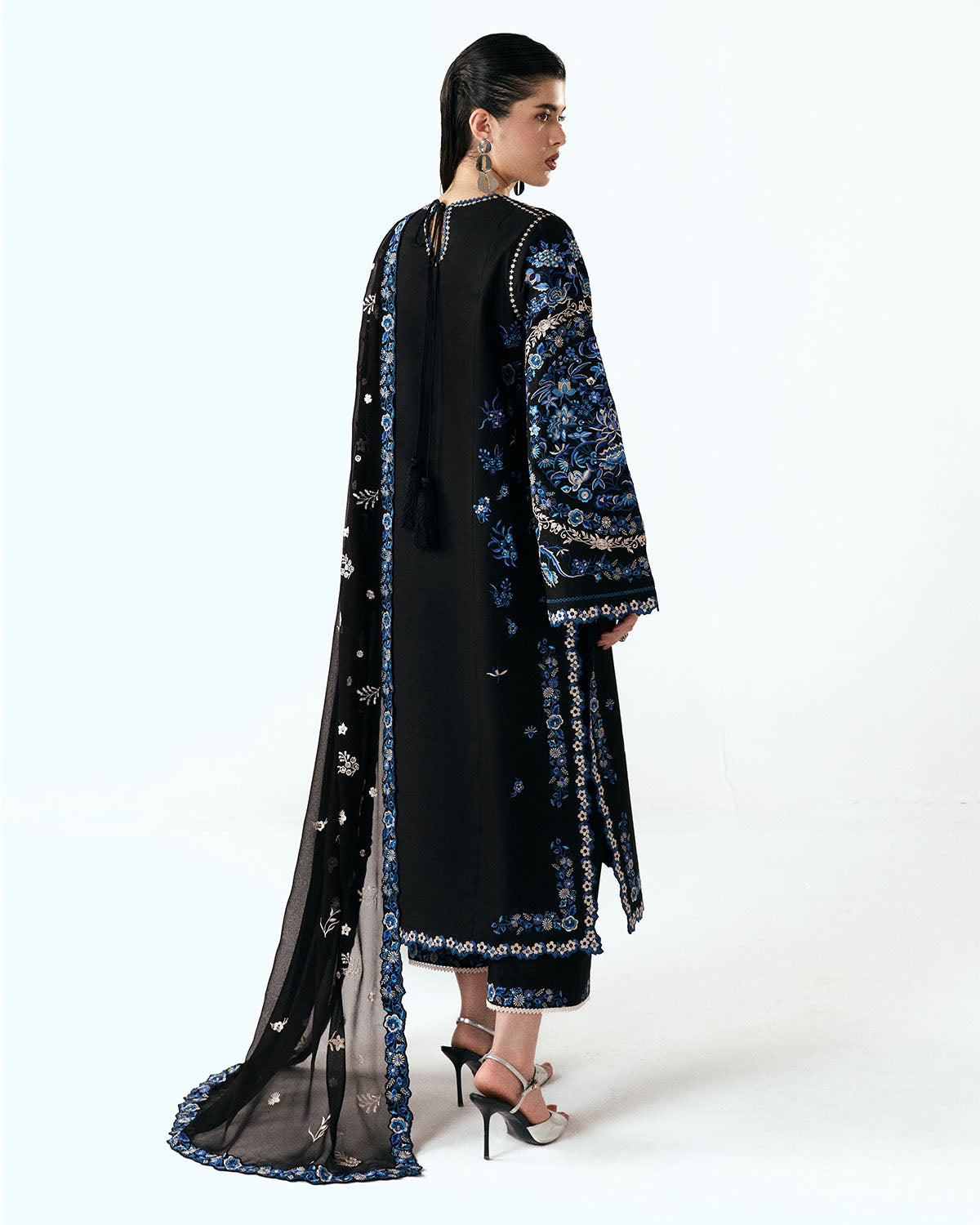 Jugnu Luxury Lawn Edit – Ari