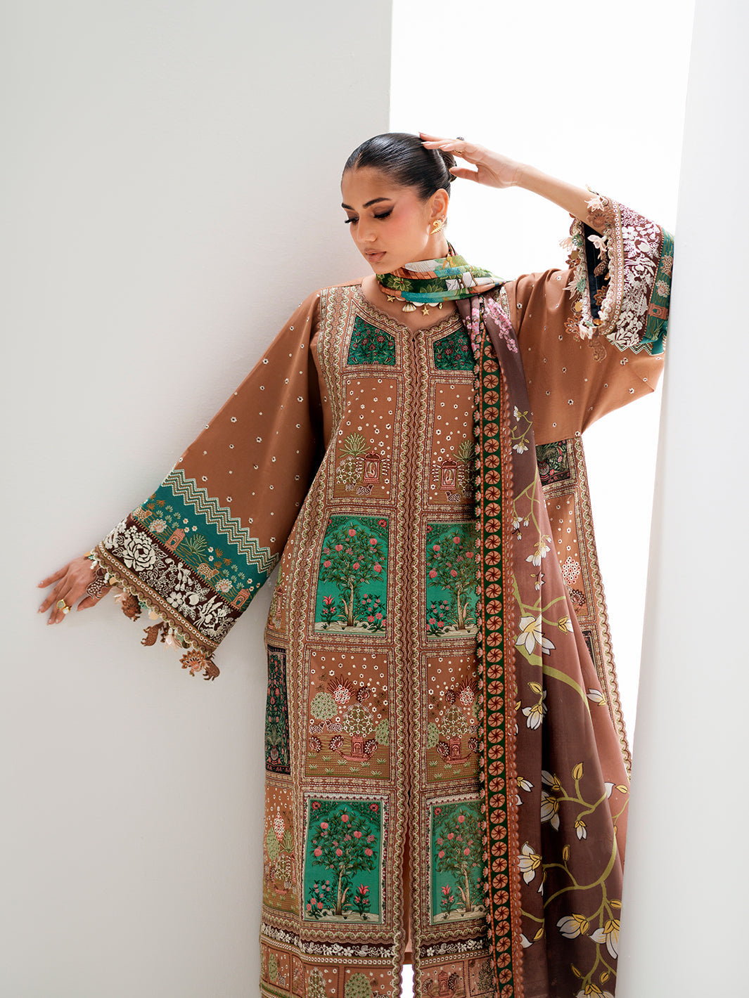 Amour Luxury Lawn – 186-B