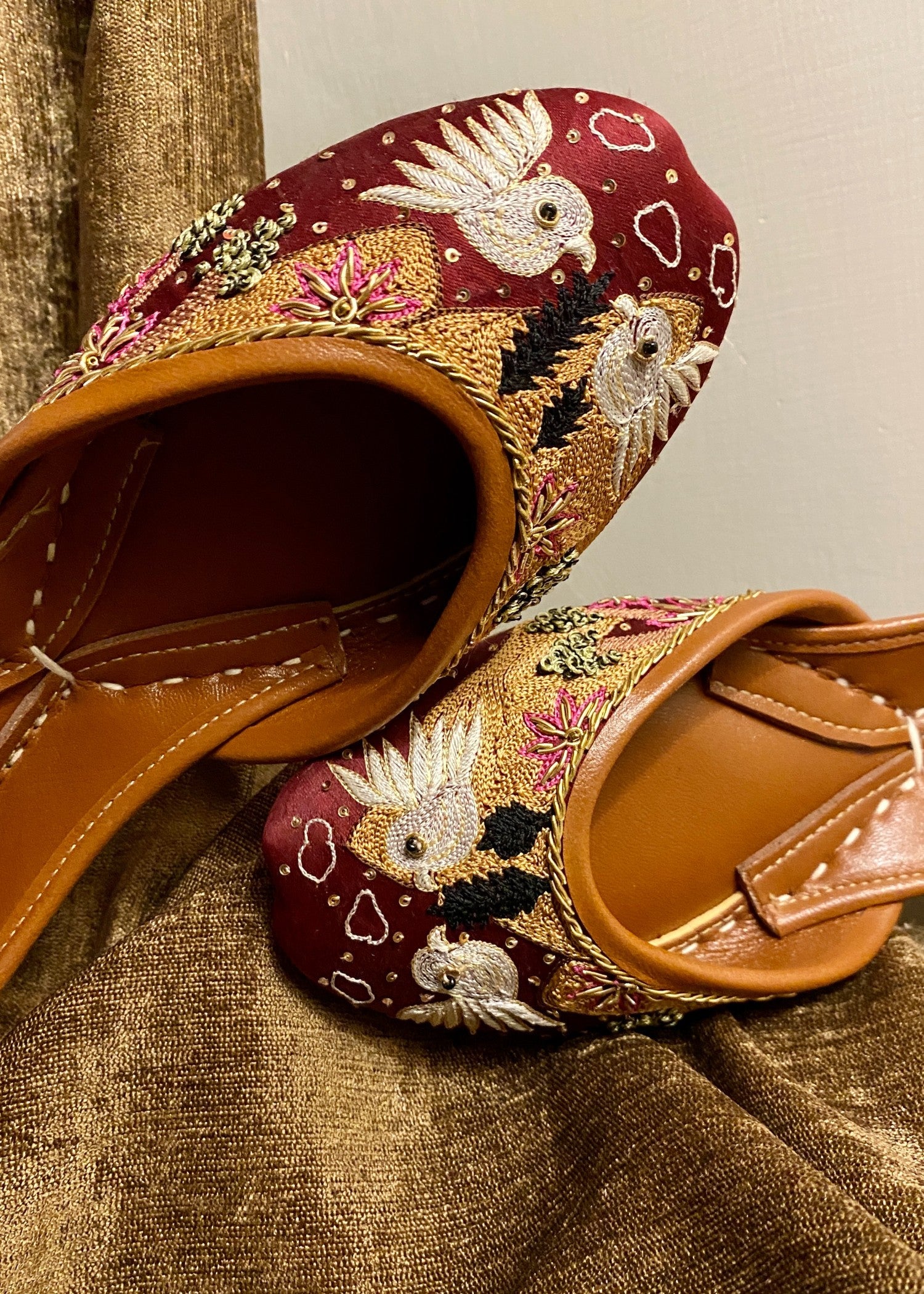 Khussa in Maroon by - High Quality Women Khussa JQF2288
