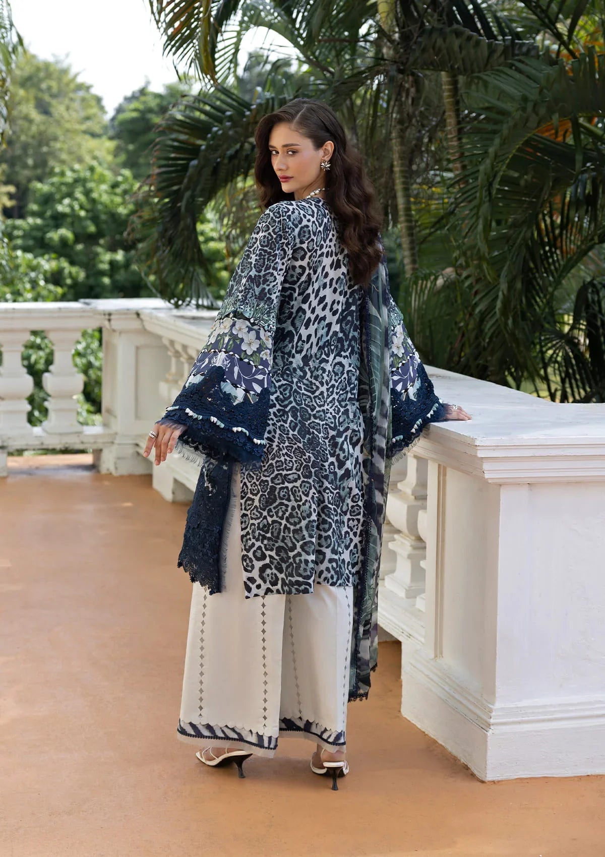 Signature Embroidered Lawn Prints – ESA-3B VICTORIAN MUSE
