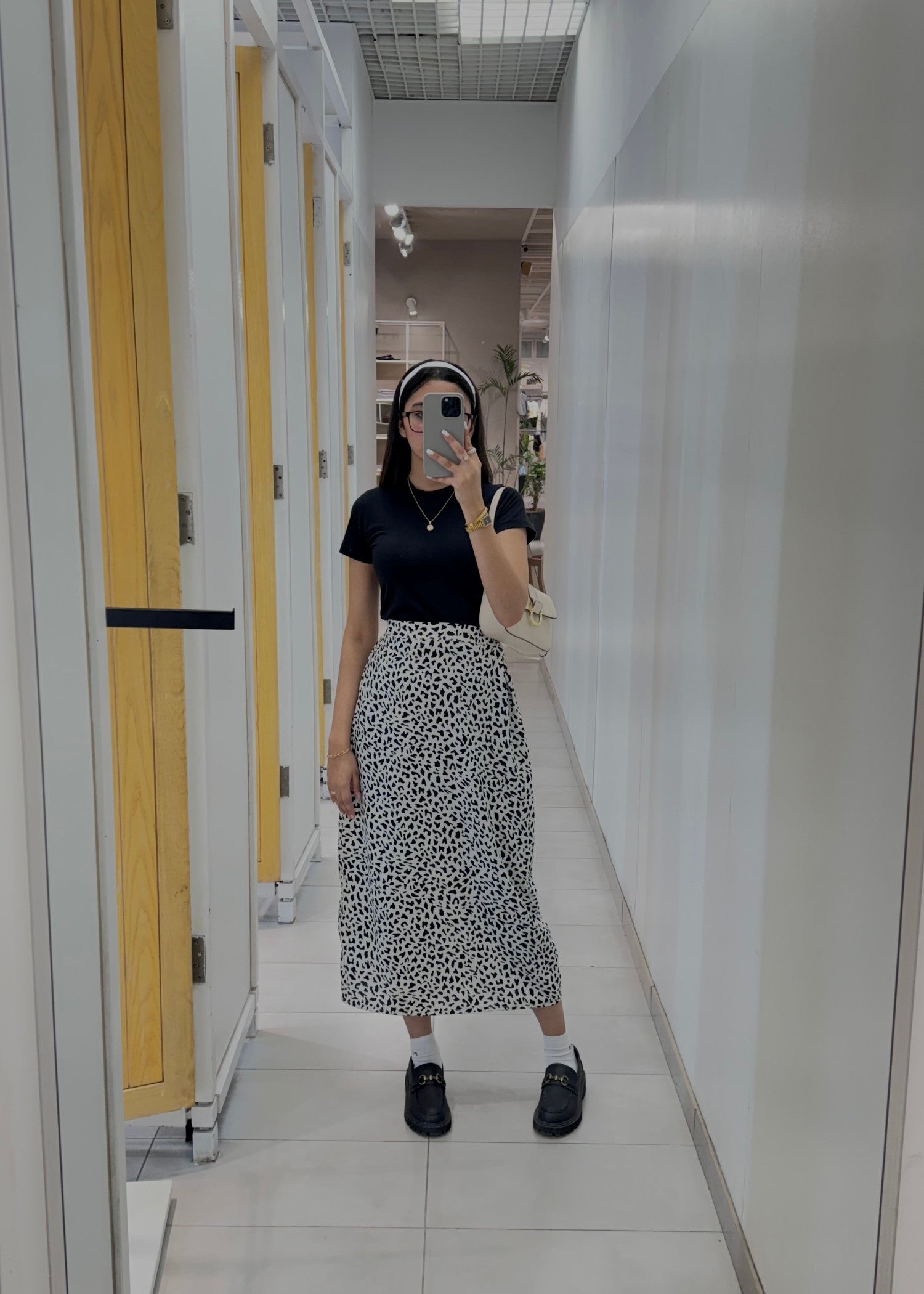 grip Skirt in Black, white