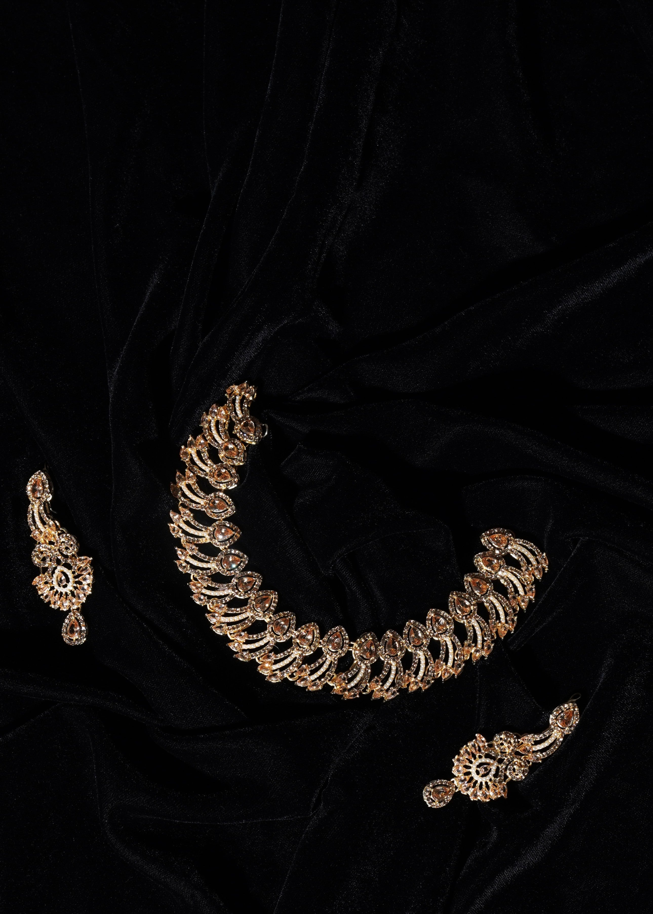 Jewelry Set in Pearl white, gold, champagne Color by - Trendy Women Jewelry Set RZR6081