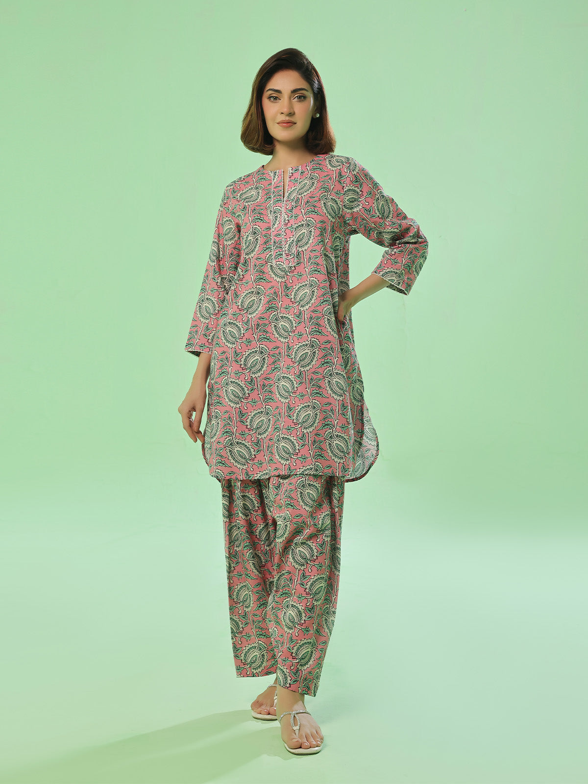 zari lawn Unstitched in Pink
