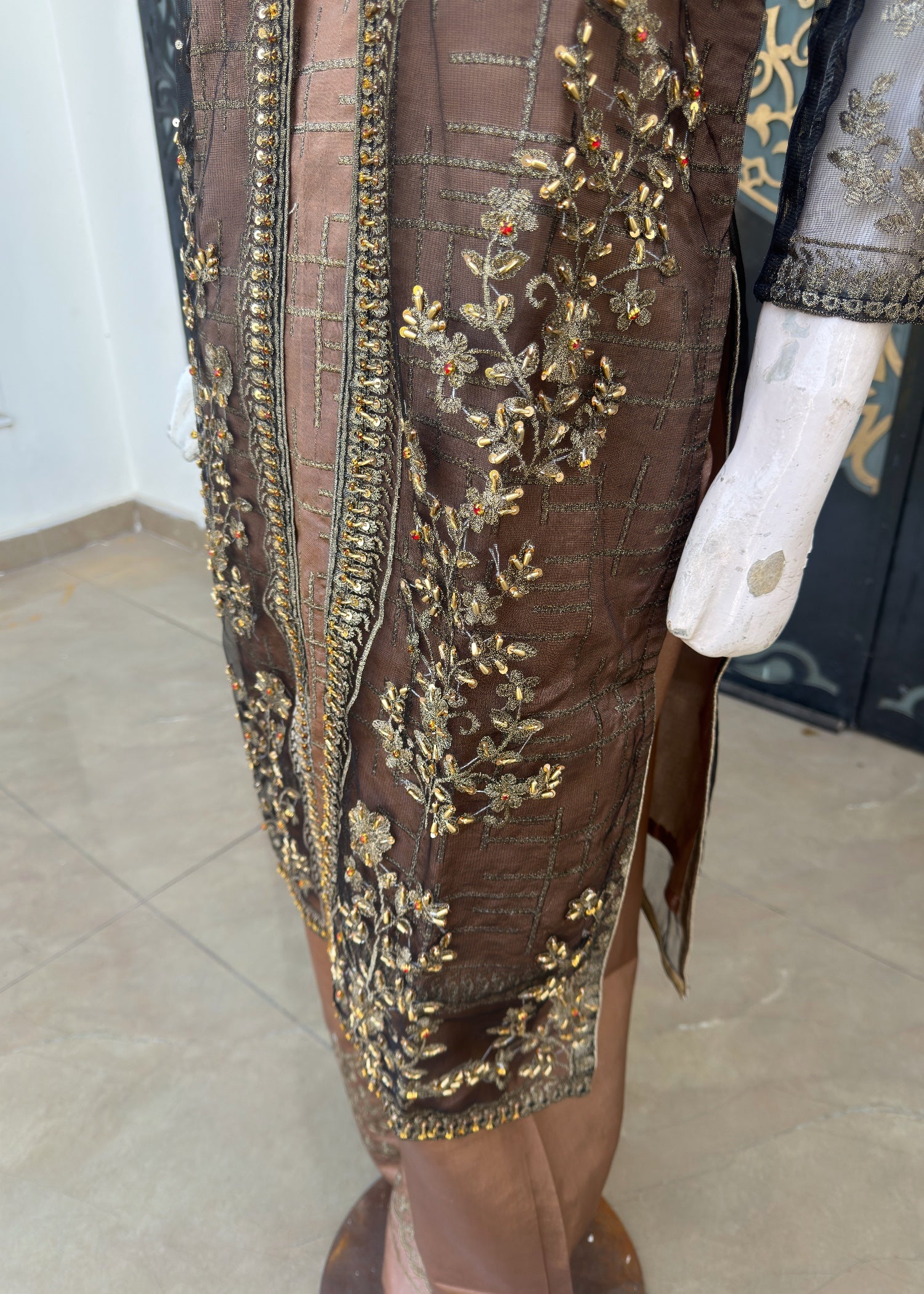 kattan silk Gown in Black, camel brown