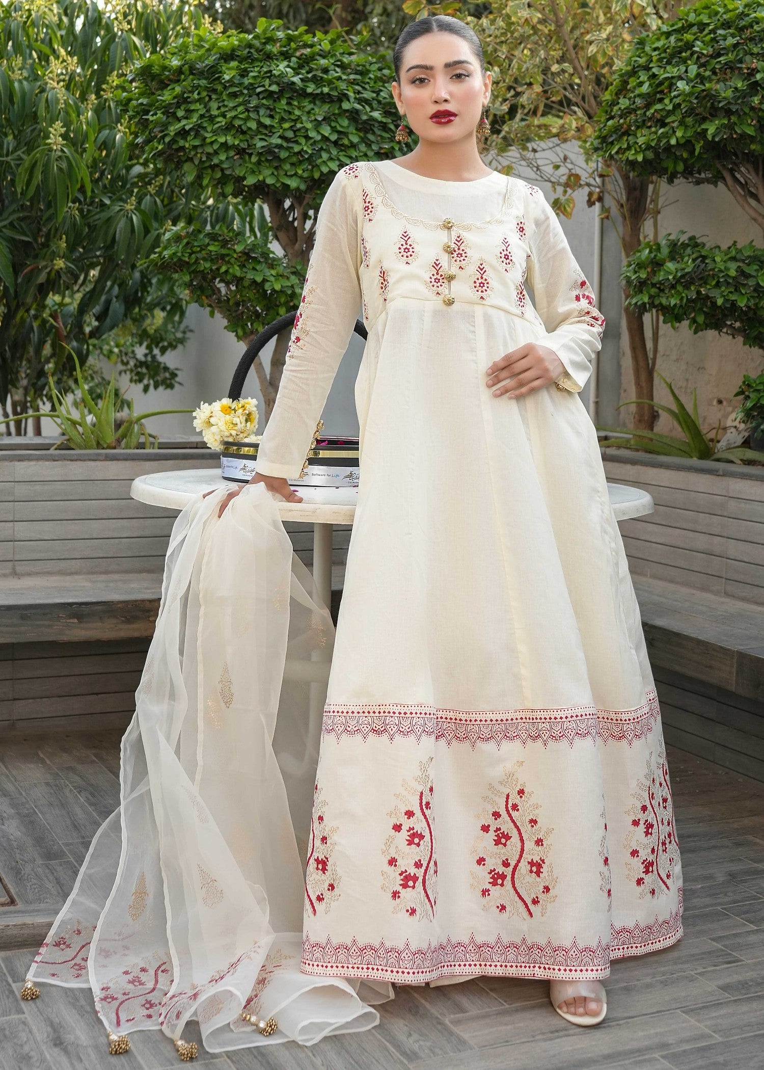 cotton Pishwas in Ivory