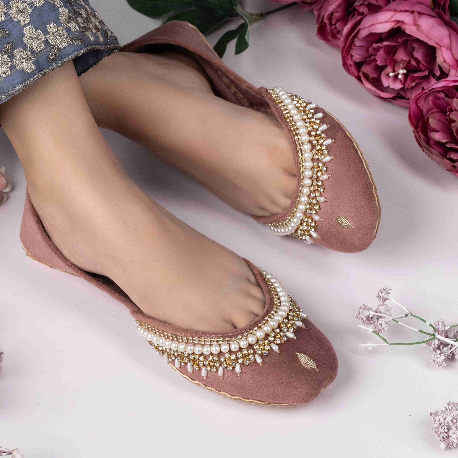 Khussa in Baby pink by - High Quality Women Khussa SPM7724